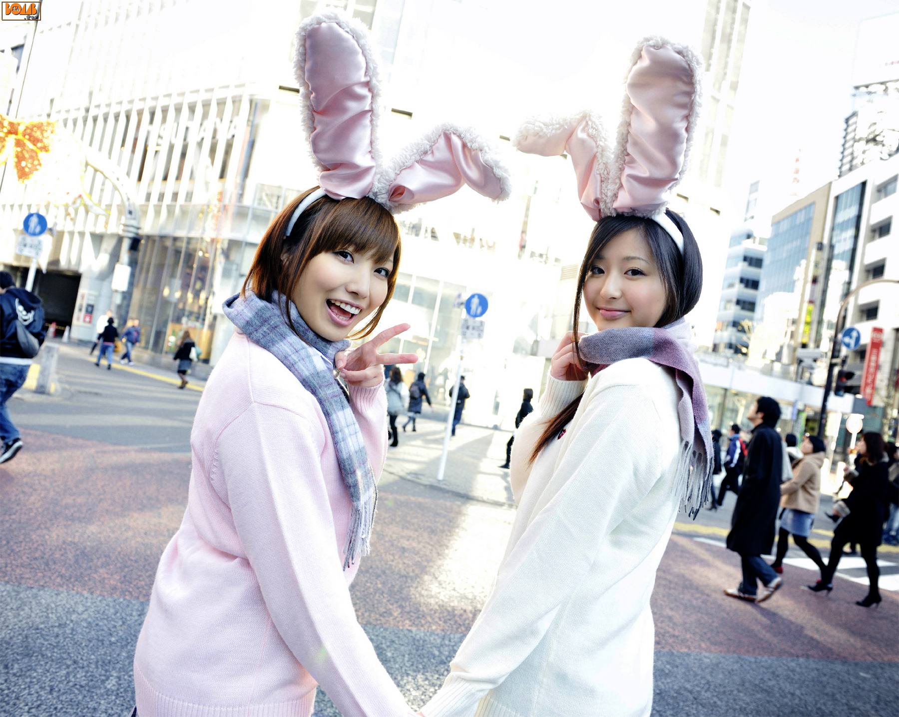 村上友梨&夏垣佳奈《Mimi Girls》 [Bomb.TV] 2011年02月号