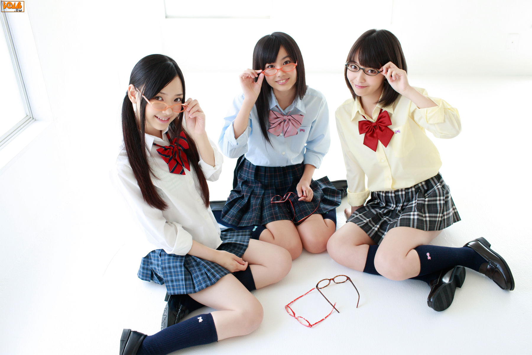 [Bomb.TV] 2011年10月号 広瀬玲奈、伊藤優衣、安藤遥