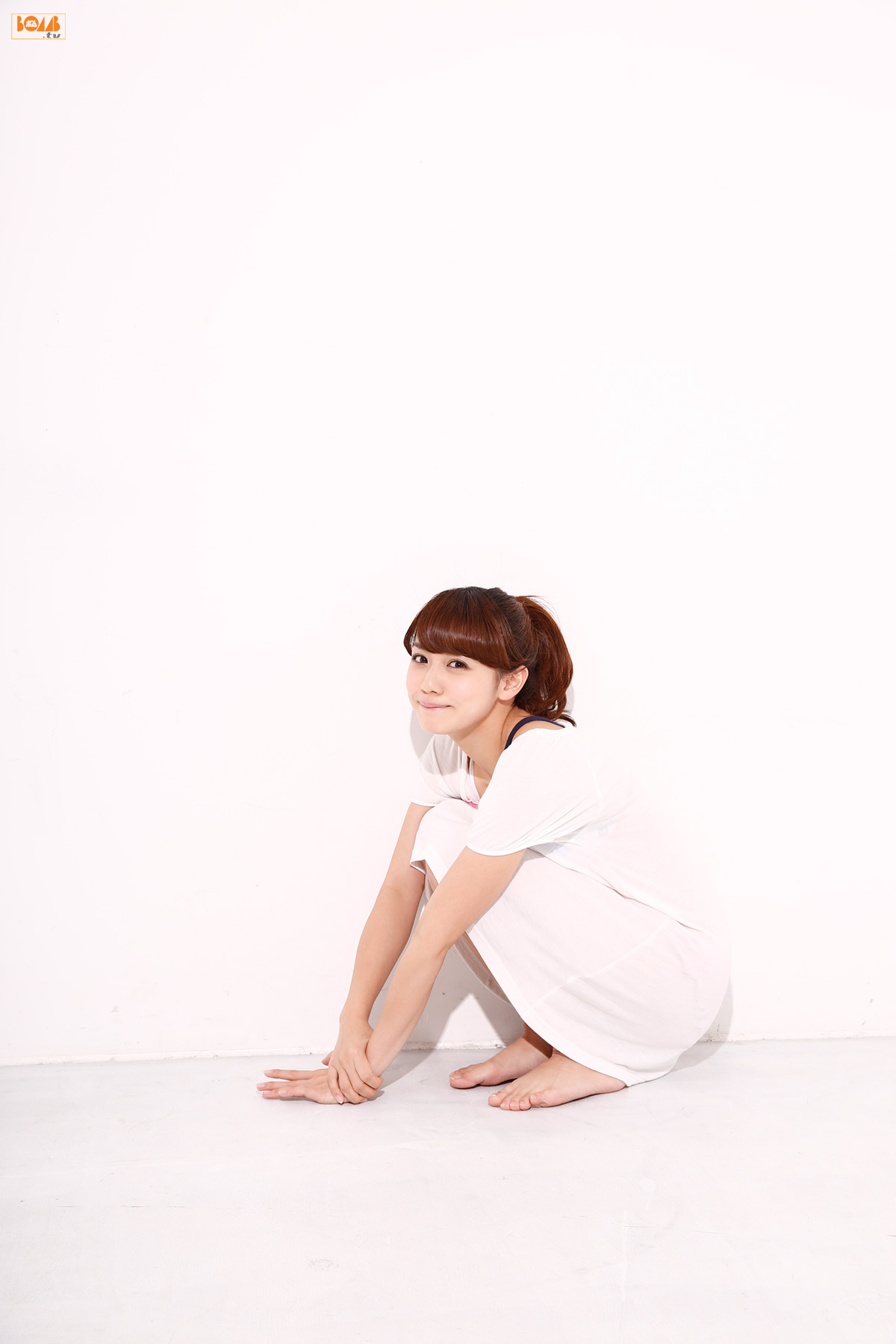 奥仲麻琴《Let s fly まこっちゃん!》  [Bomb.TV] 2015年01月号