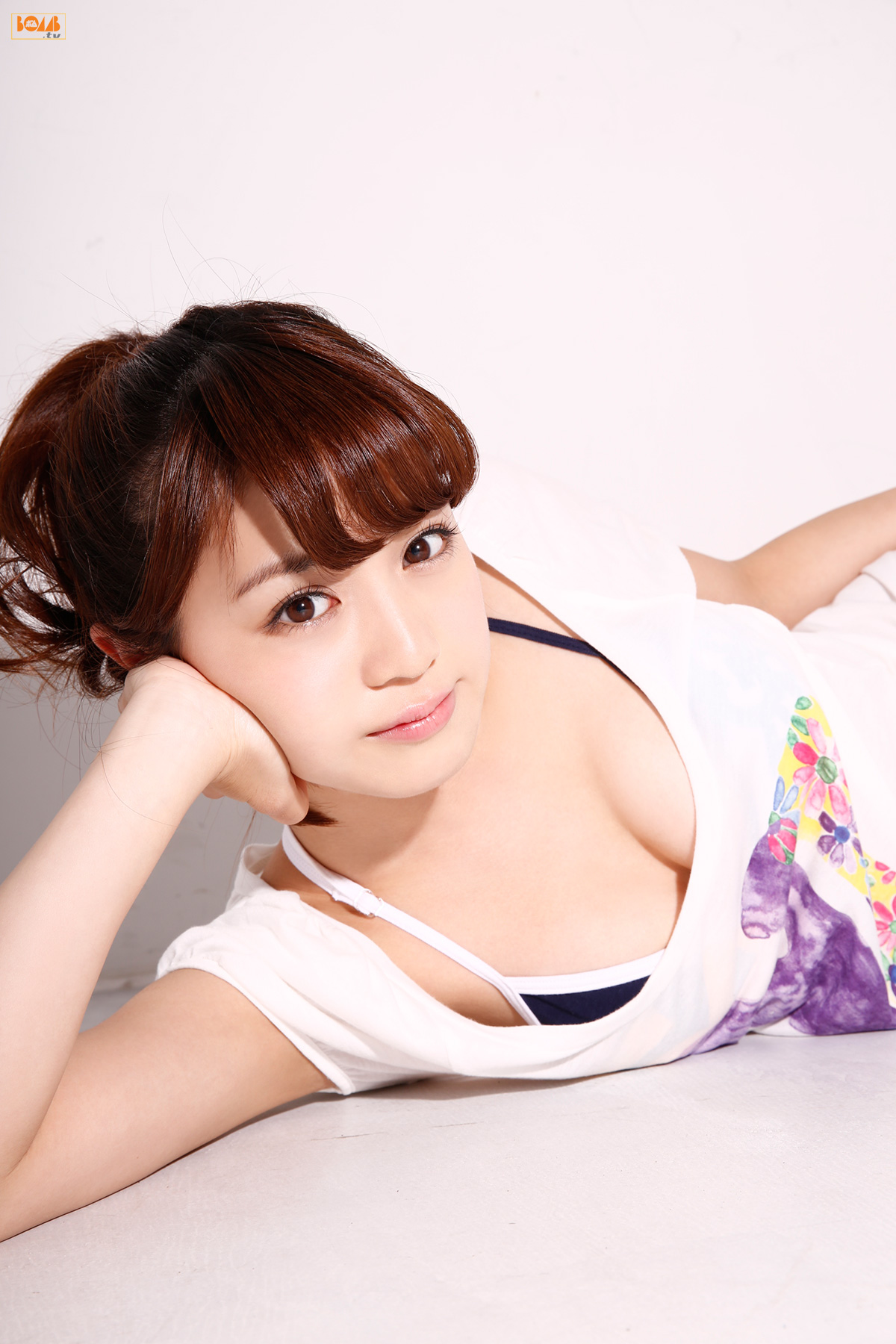 奥仲麻琴《Let s fly まこっちゃん!》  [Bomb.TV] 2015年01月号