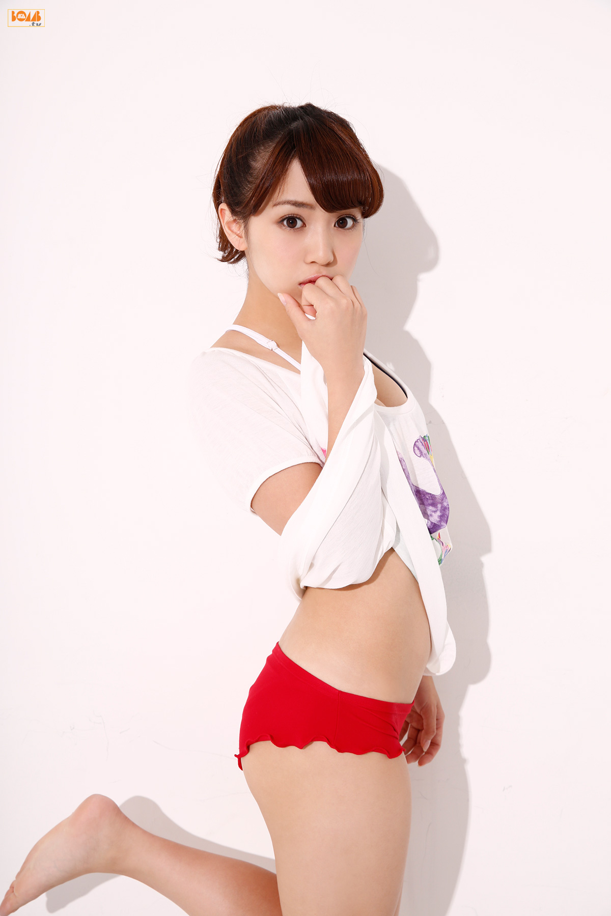 奥仲麻琴《Let s fly まこっちゃん!》  [Bomb.TV] 2015年01月号