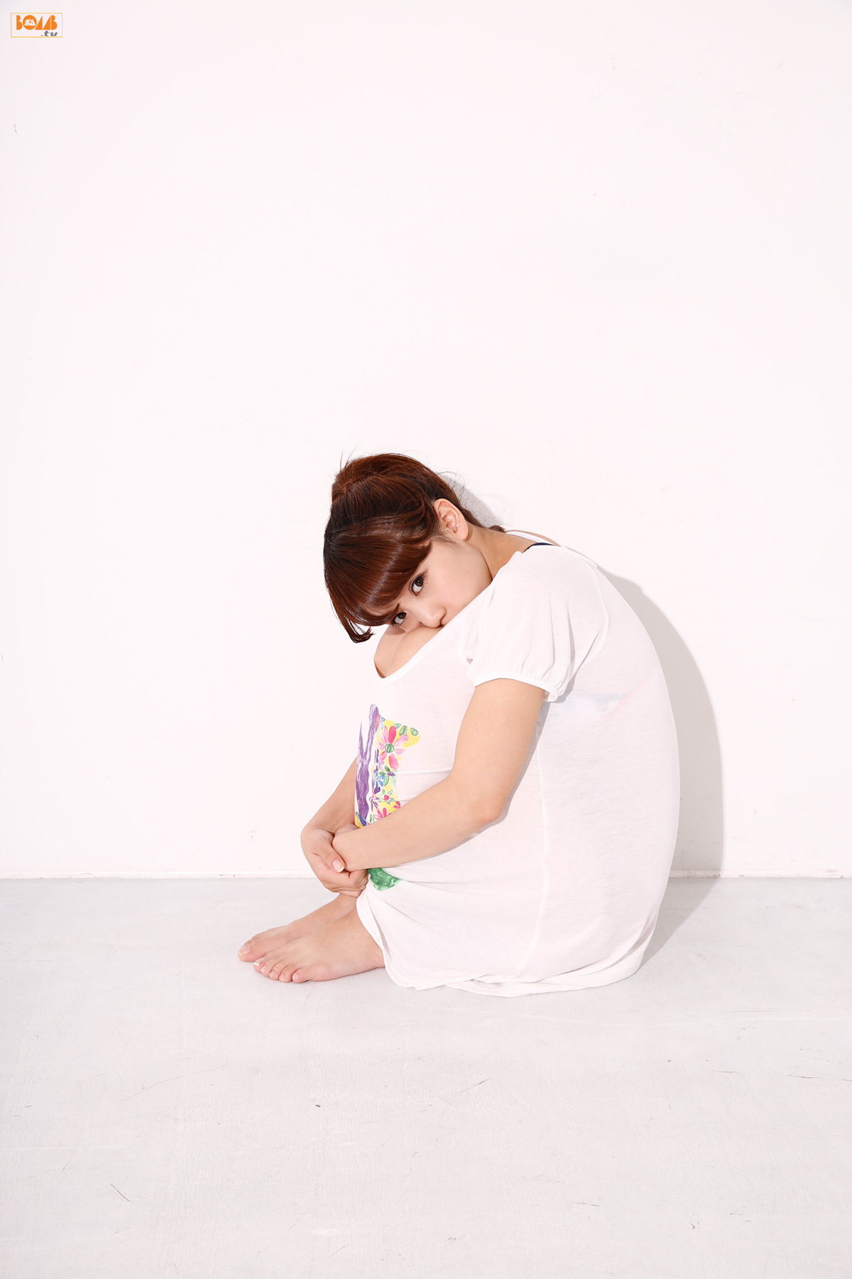 奥仲麻琴《Let s fly まこっちゃん!》  [Bomb.TV] 2015年01月号