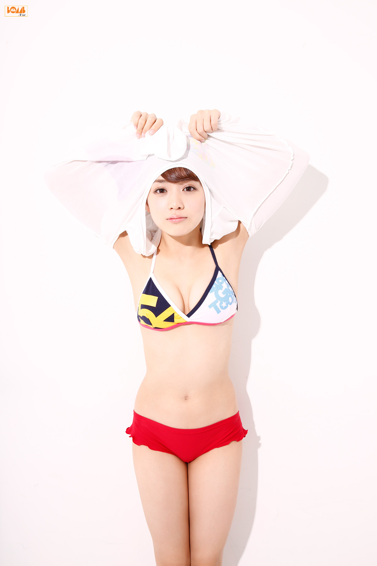 奥仲麻琴《Let s fly まこっちゃん!》  [Bomb.TV] 2015年01月号