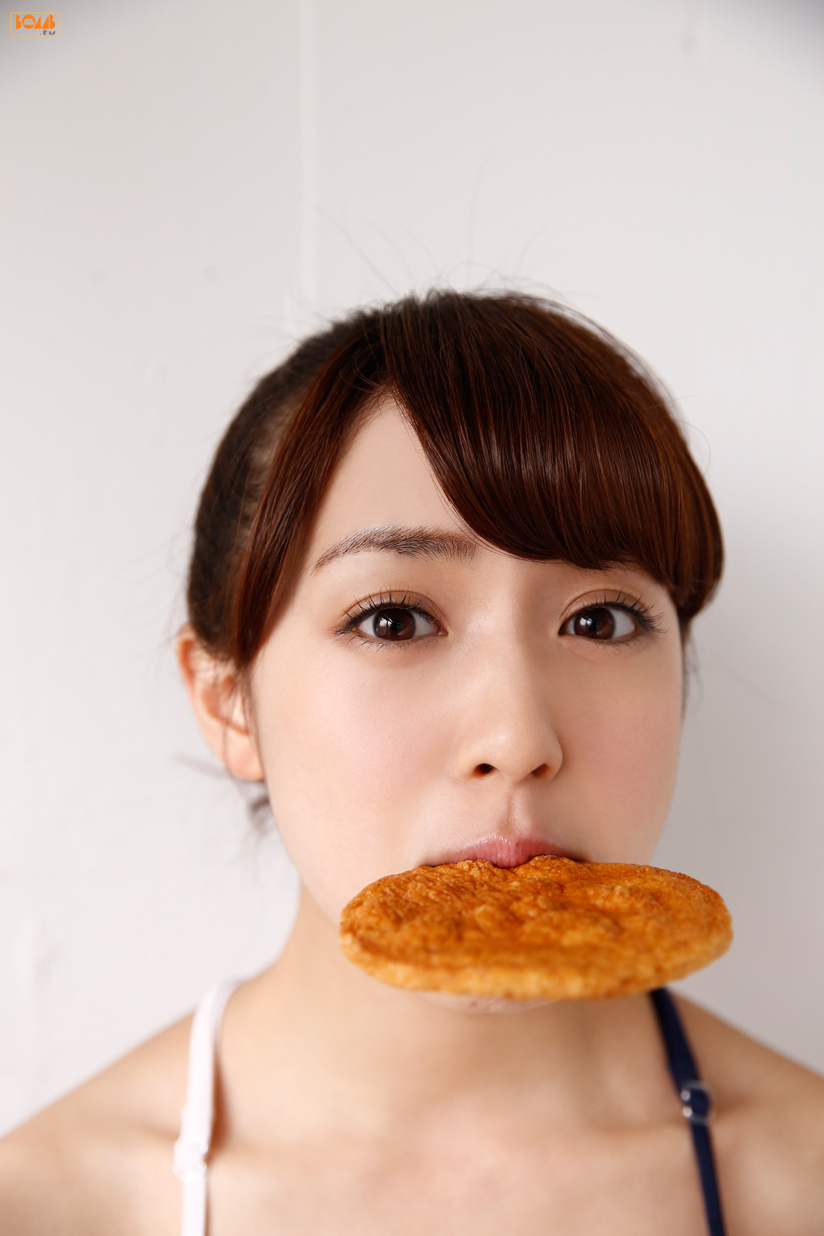 奥仲麻琴《Let s fly まこっちゃん!》  [Bomb.TV] 2015年01月号