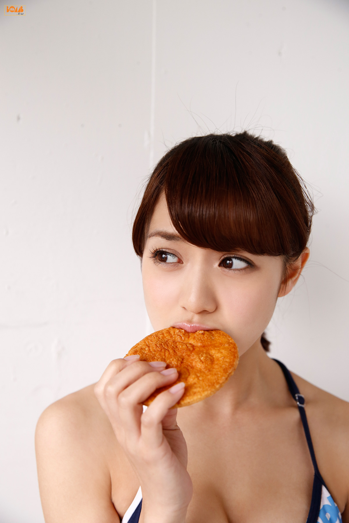 奥仲麻琴《Let s fly まこっちゃん!》  [Bomb.TV] 2015年01月号