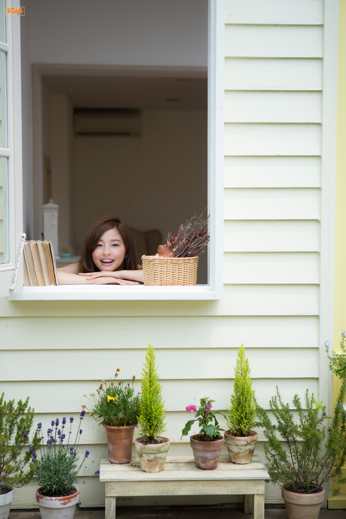 Aya Asahina 朝比奈彩  [Bomb.TV] 2015年08月号