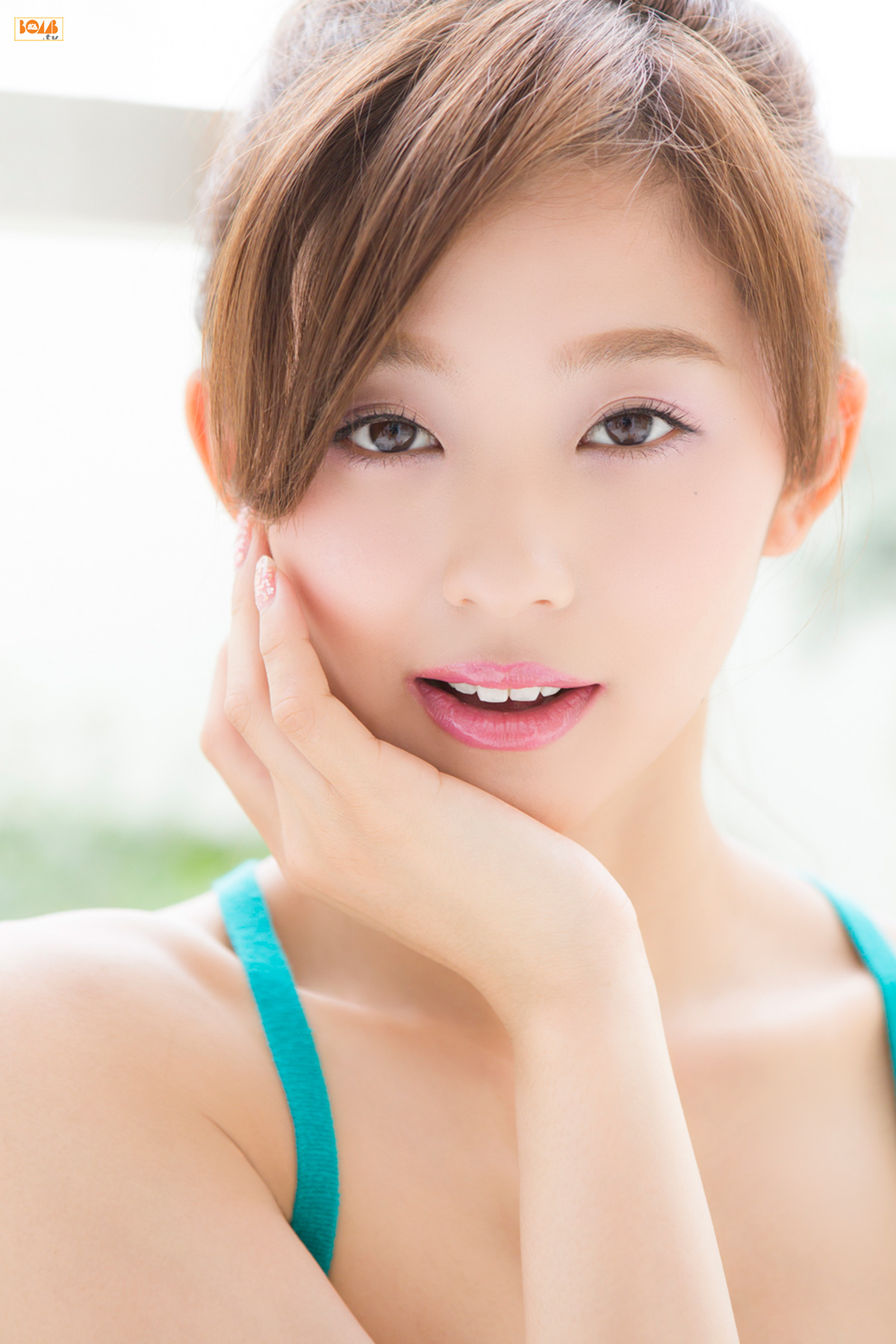 Aya Asahina 朝比奈彩  [Bomb.TV] 2015年08月号