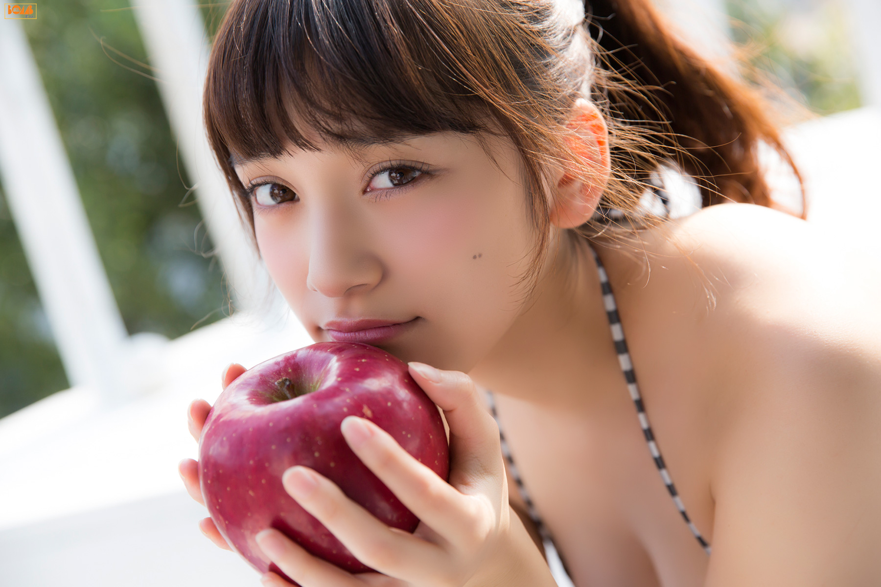 都丸紗也華《まんまるなおんなのこ》 [Bomb.TV] 2015年12月号