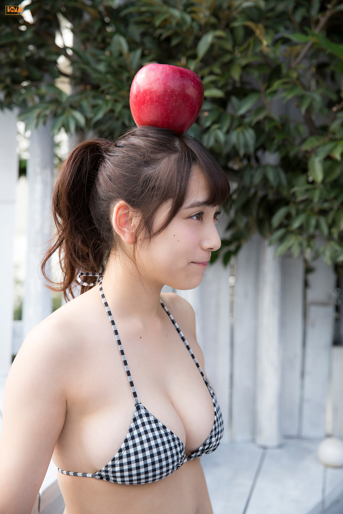 都丸紗也華《まんまるなおんなのこ》 [Bomb.TV] 2015年12月号