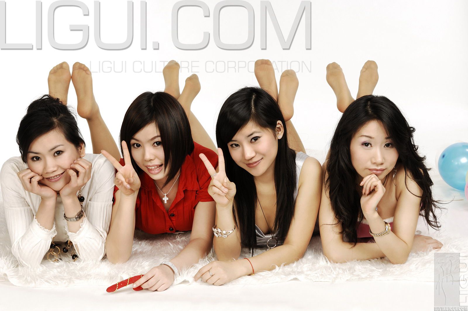[丽柜LiGui] Model 卡鲁鲁＆慕子＆海伦＆由美《鼠年大吉》丝足写真图片