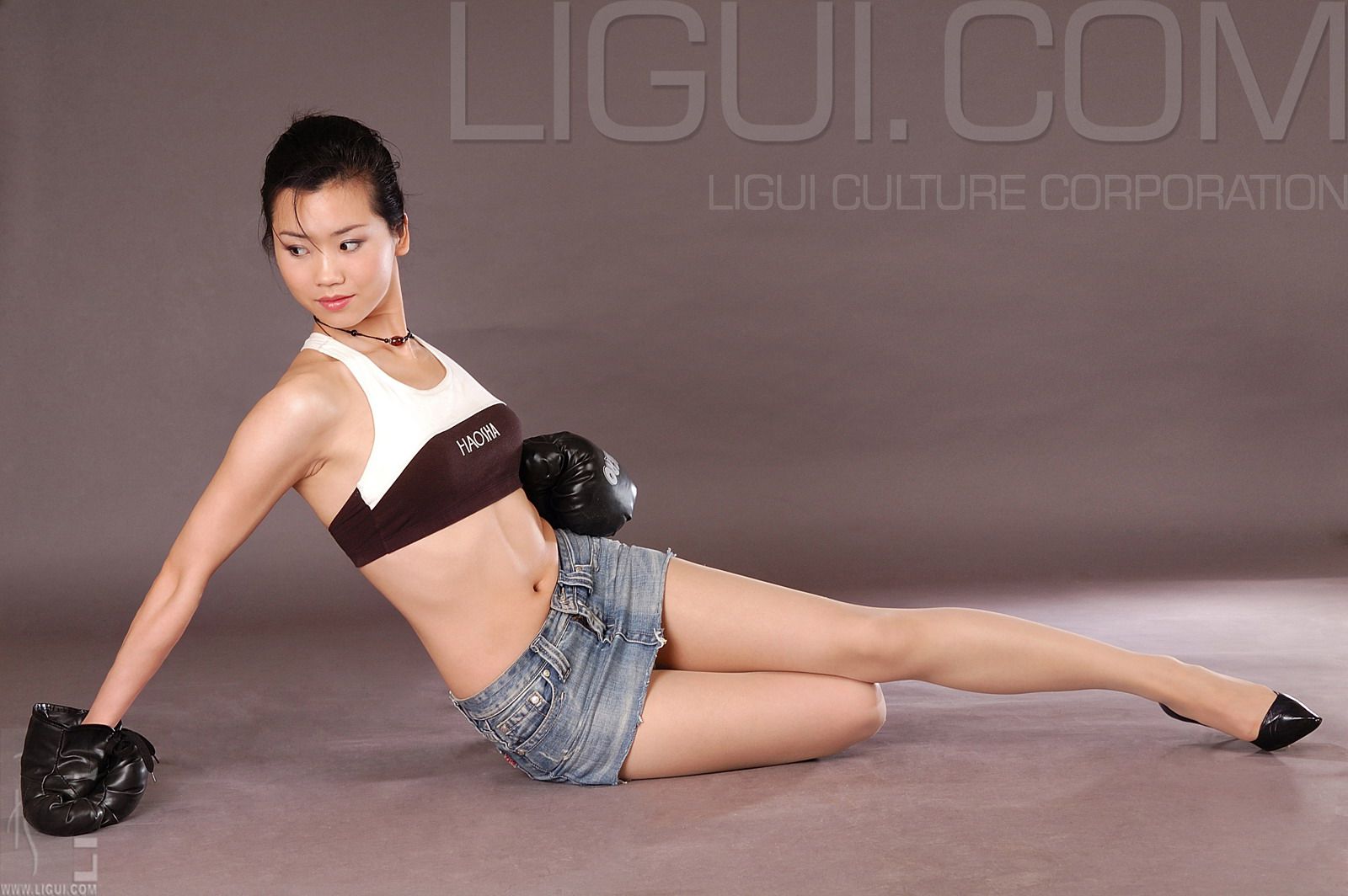 [丽柜LiGui] Model 由美《牛仔搏擊女郎》丝足图片