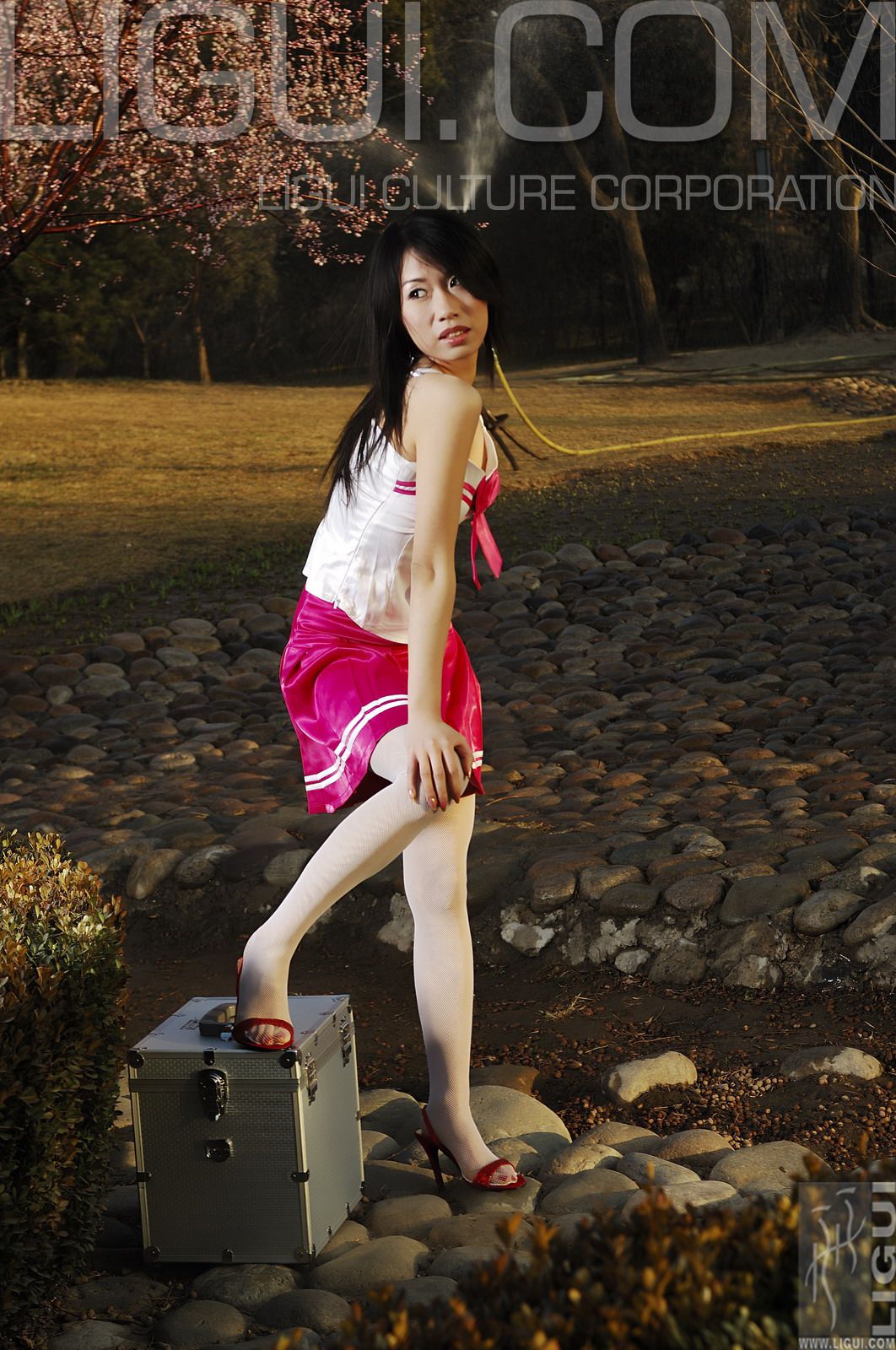 [丽柜LiGui] Model 海伦《春天來了》丝足写真图片