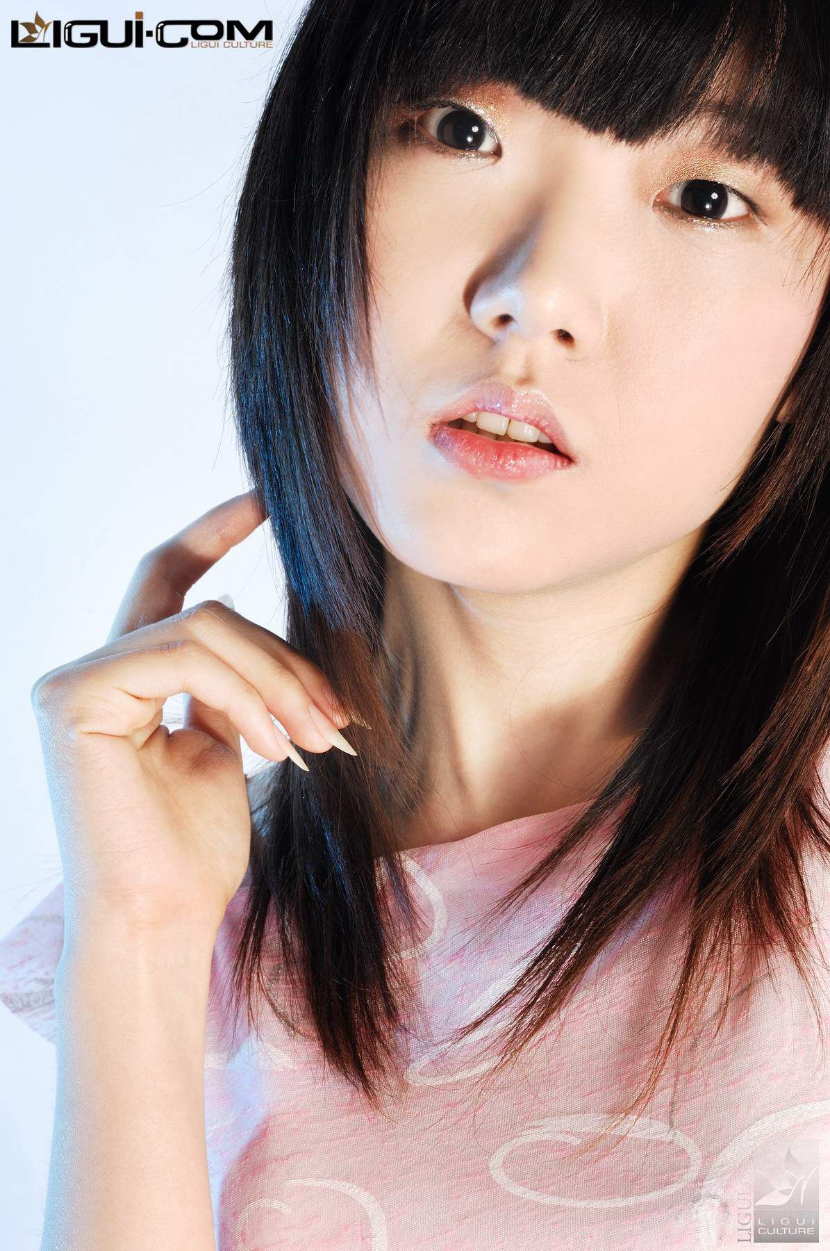 [丽柜LiGui] Model 猫柯希《白丝淡雅》丝足写真图片