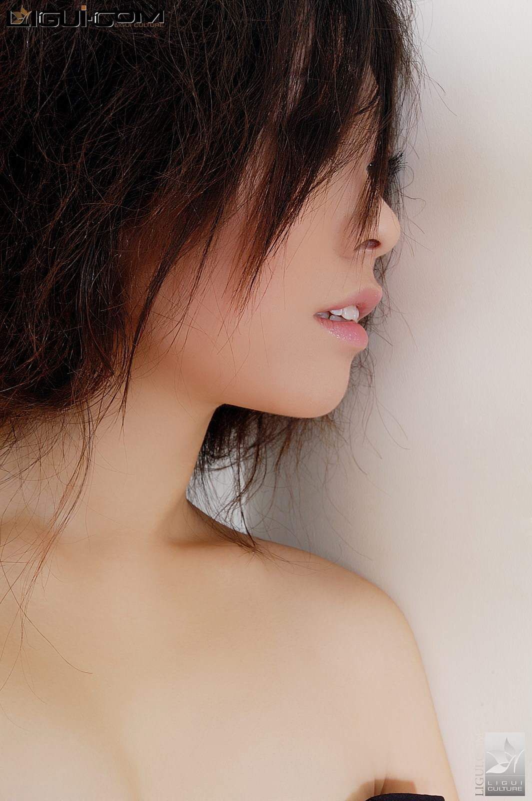 [丽柜LiGui] Model 冯璐《展开长裙的翅膀》丝足写真图片