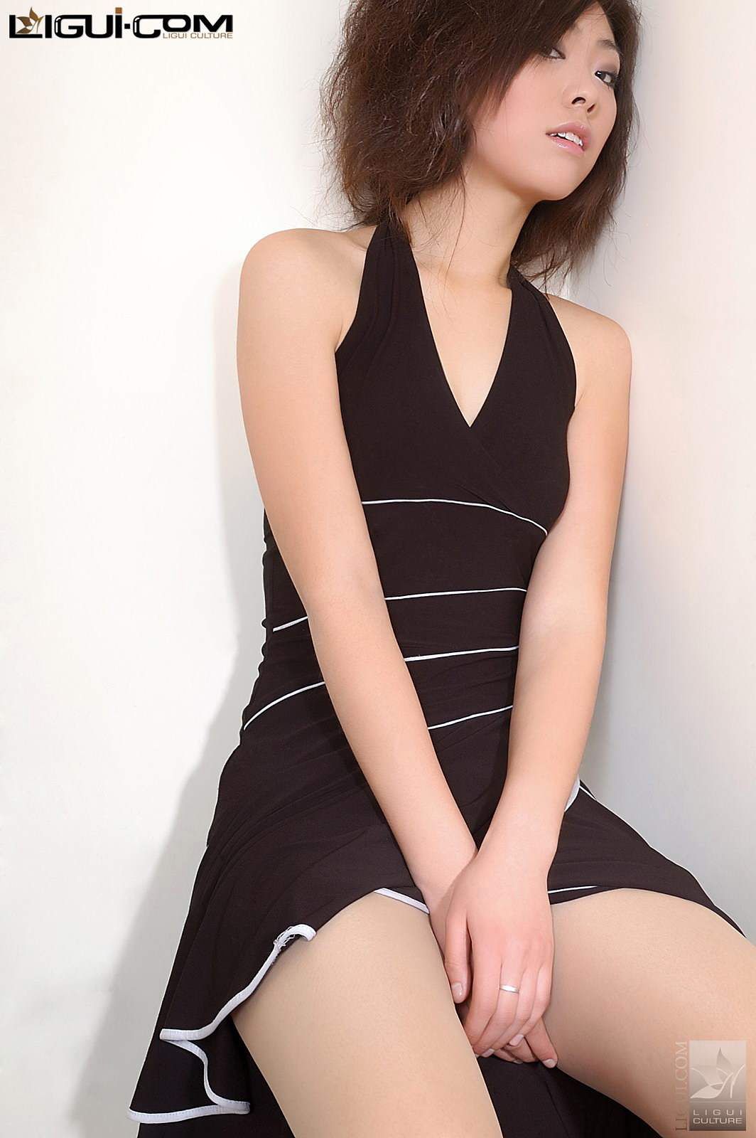 [丽柜LiGui] Model 冯璐《展开长裙的翅膀》丝足写真图片