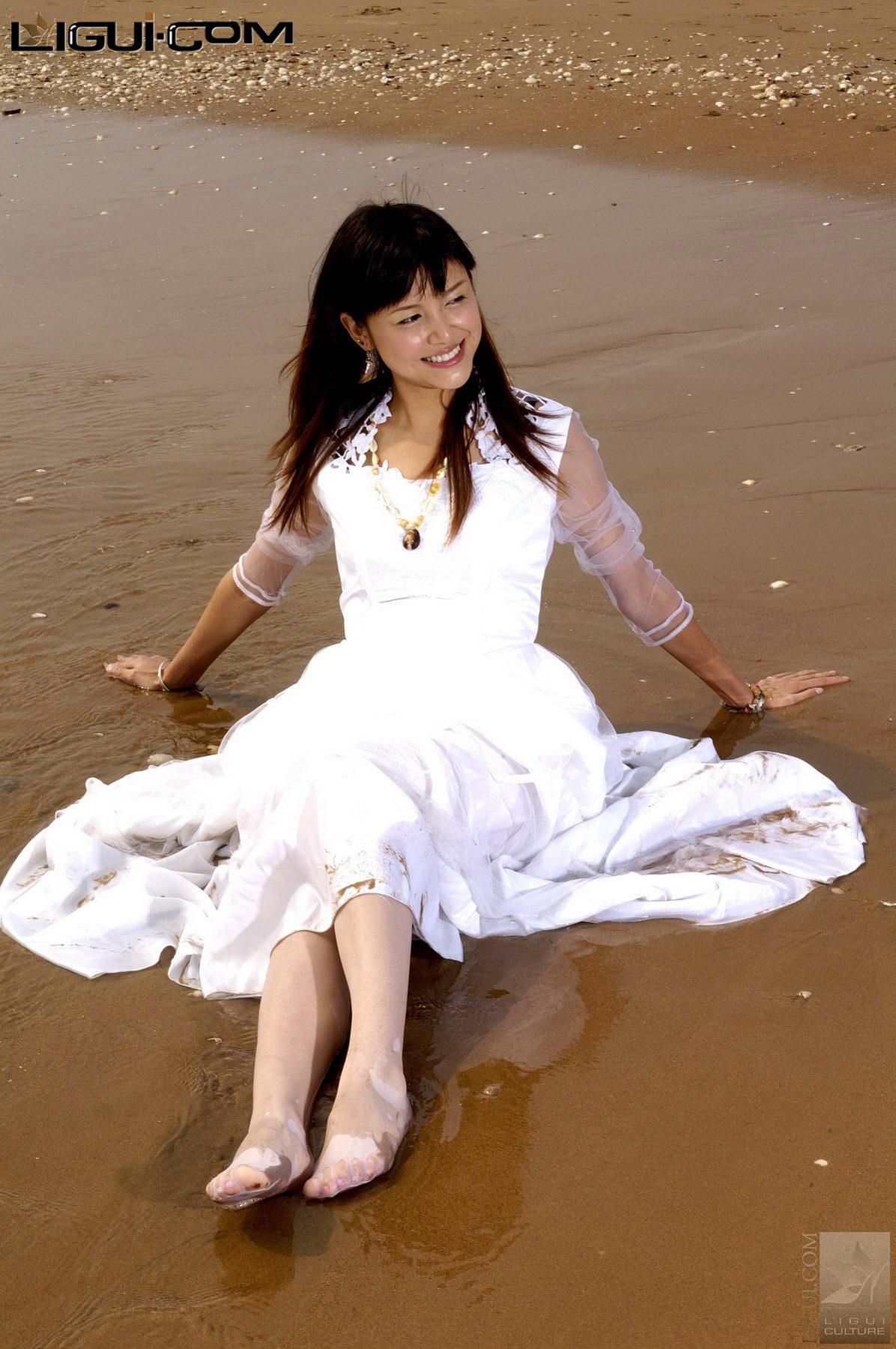 [丽柜LiGui] Model 菲儿《丝袜版白雪公主》丝足写真图片