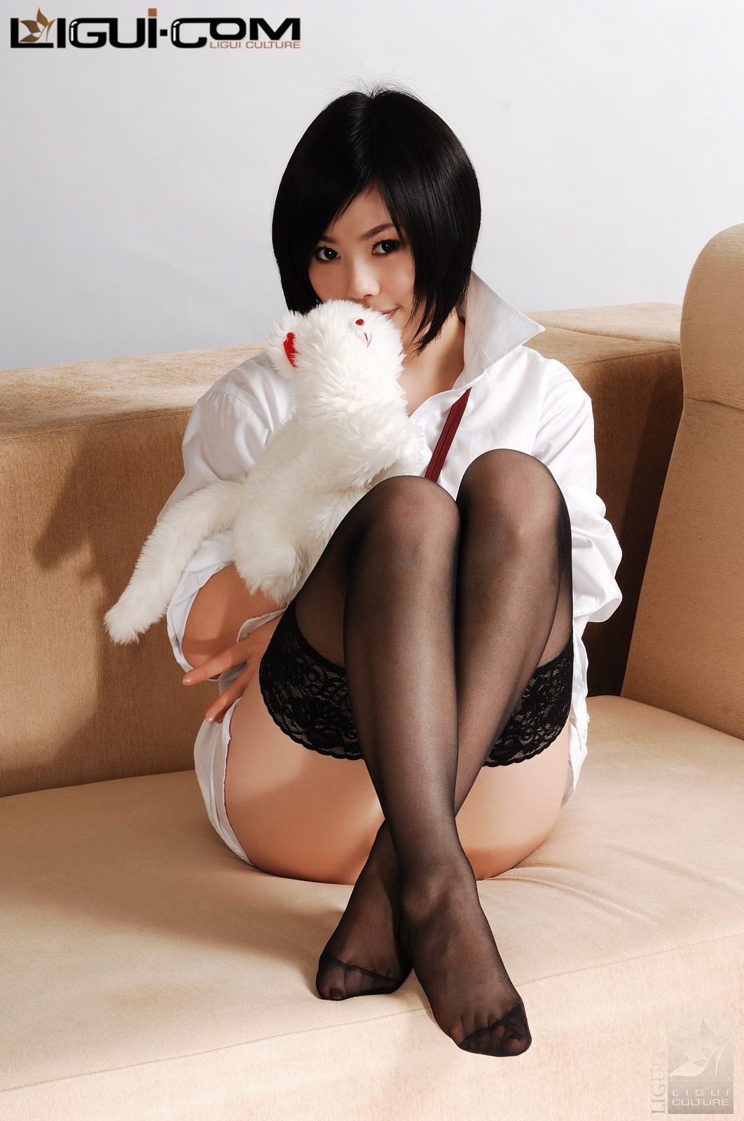 Model 慕子《原生态美女扦袜扯丝秀》 [丽柜LiGui] 丝足写真图片