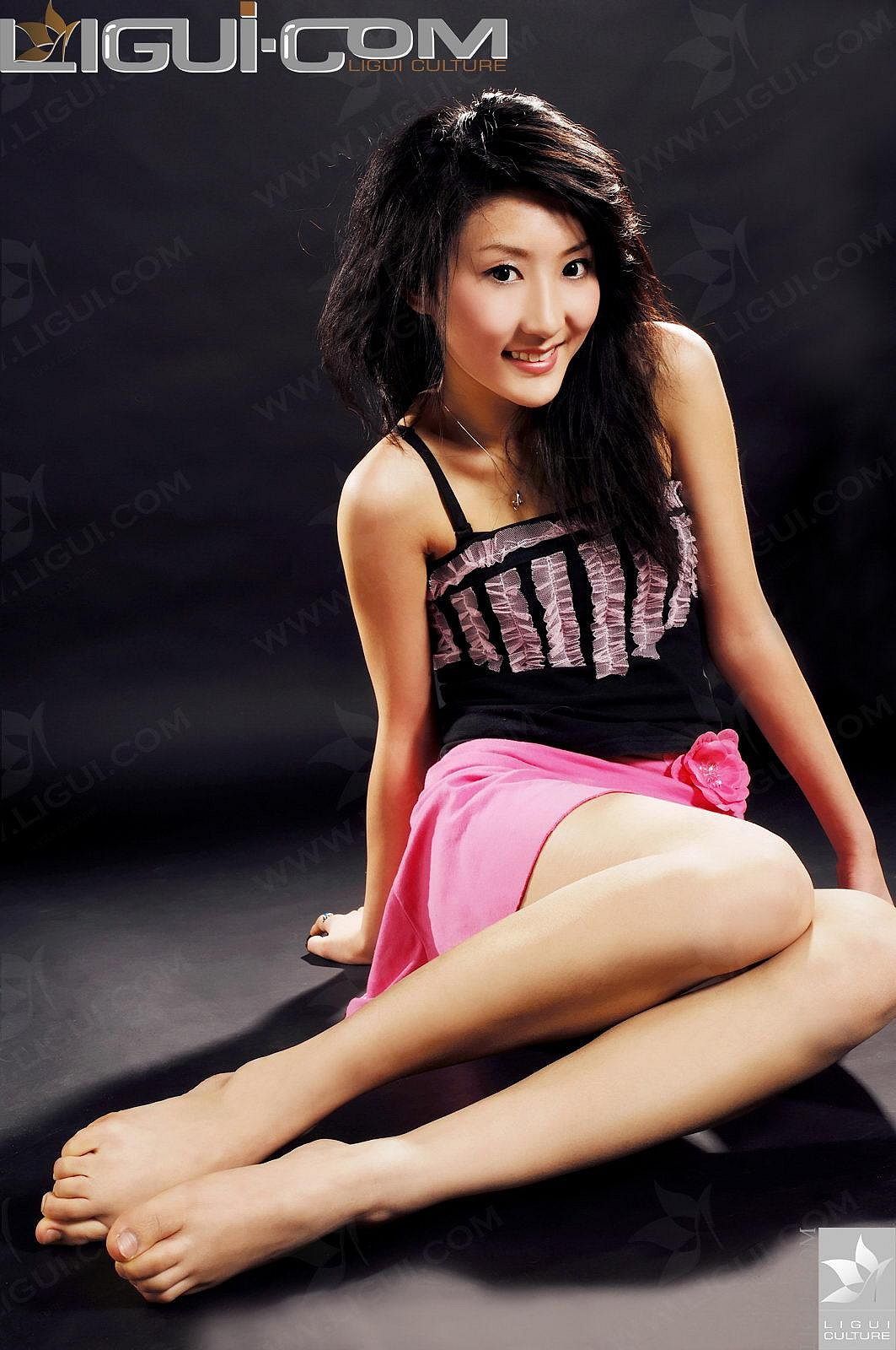 Model 陈佳崎《拜倒粉红榴裙》 丝足写真图片 [丽柜LiGui]