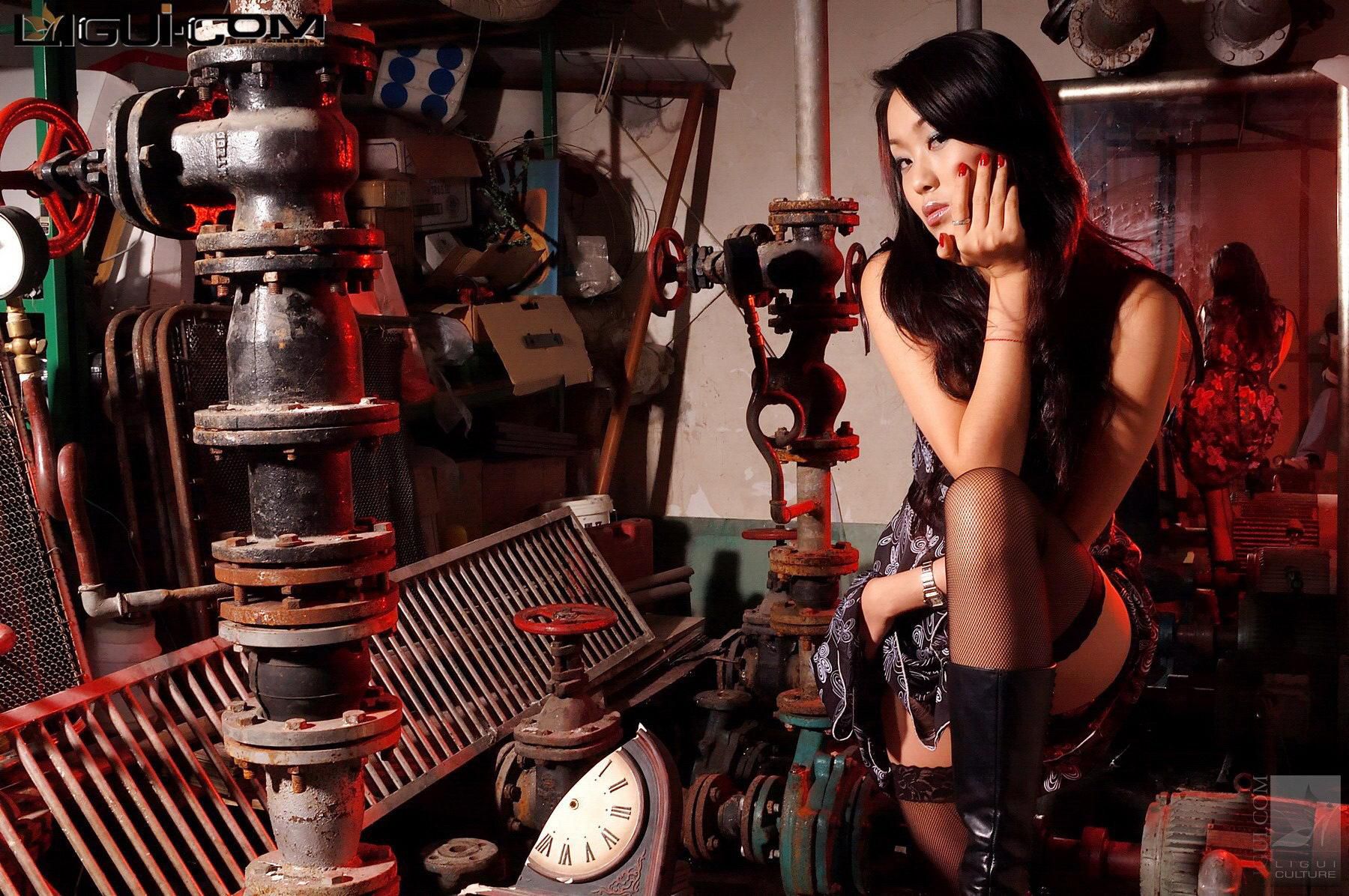 Model 琳达《喧嚣与落寞》 [丽柜LiGui] 丝足写真图片