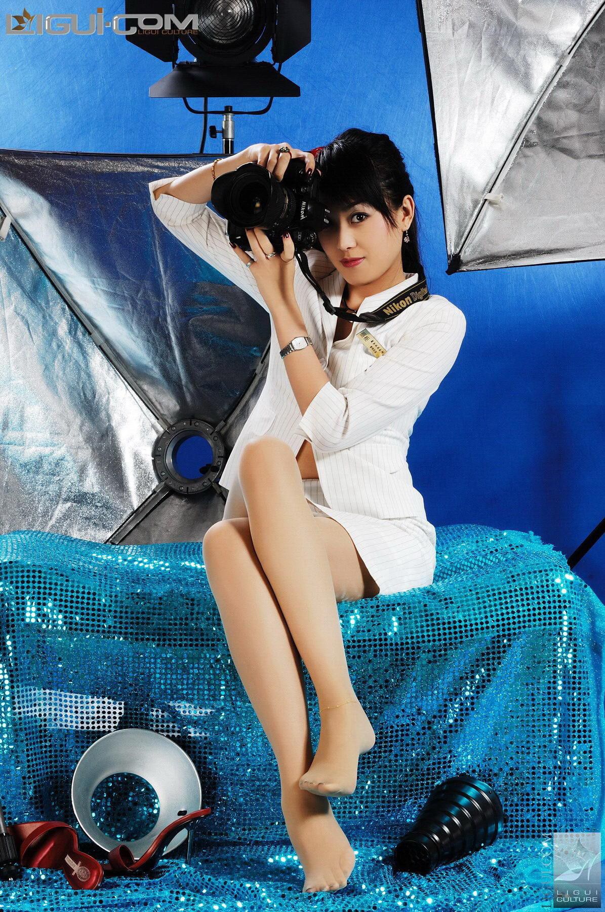 Model 琳达《燃情丝袜玉足是聚光灯永恒的焦点》[丽柜LiGui] 丝足写真图片
