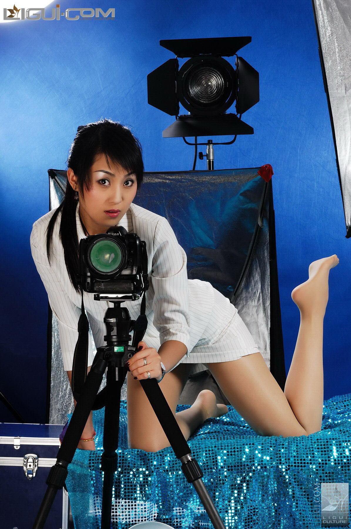 Model 琳达《燃情丝袜玉足是聚光灯永恒的焦点》[丽柜LiGui] 丝足写真图片