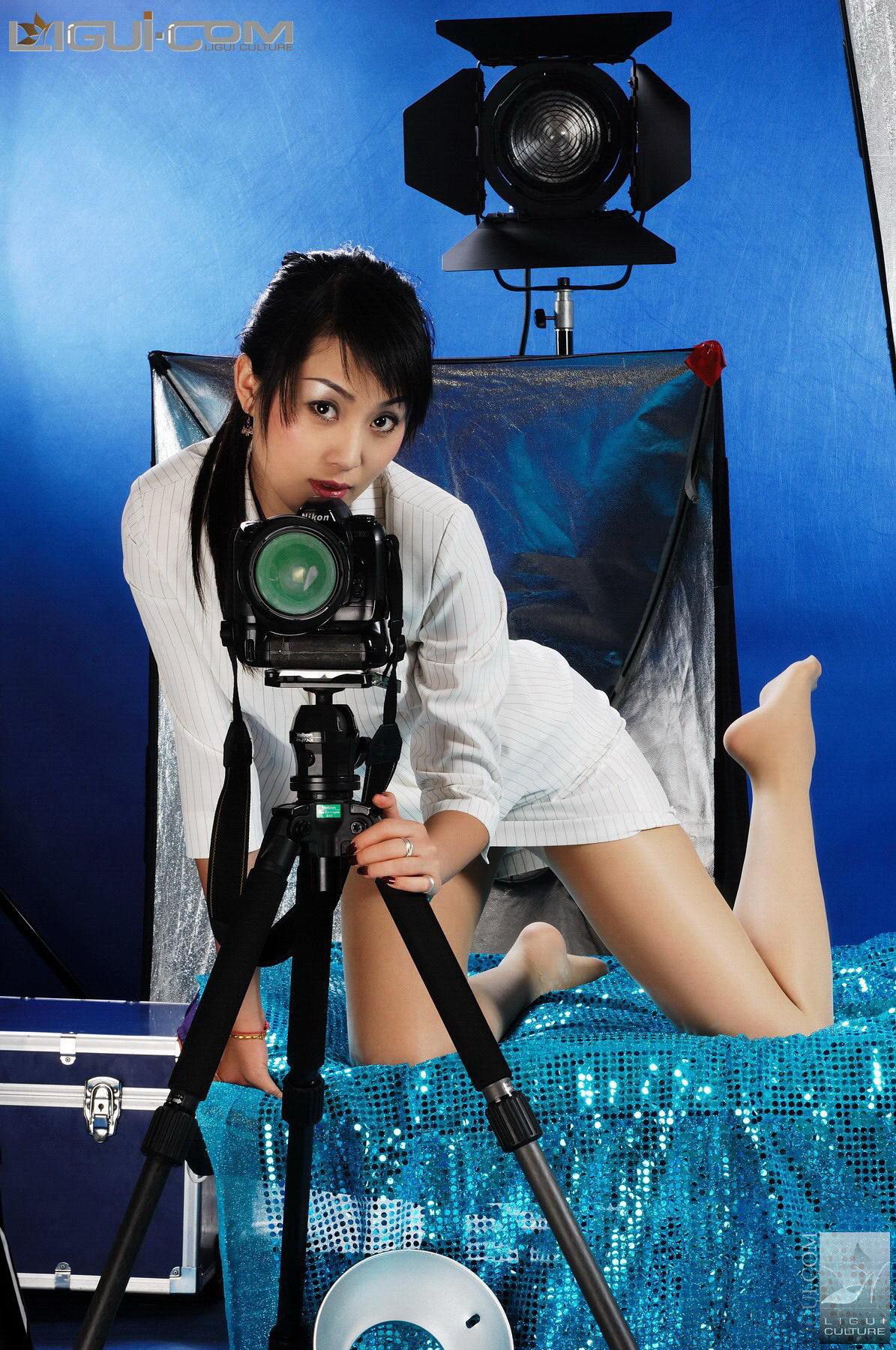 Model 琳达《燃情丝袜玉足是聚光灯永恒的焦点》[丽柜LiGui] 丝足写真图片