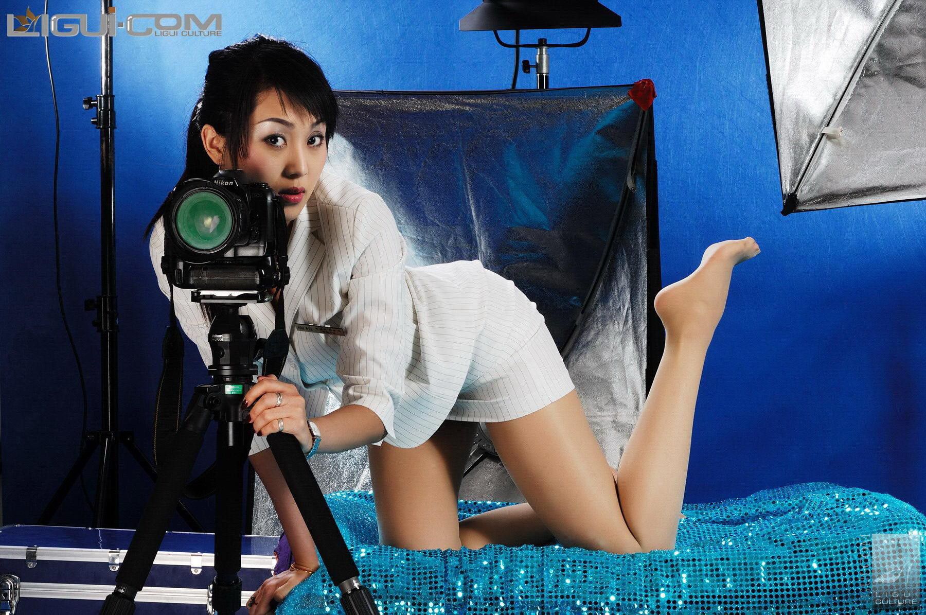 Model 琳达《燃情丝袜玉足是聚光灯永恒的焦点》[丽柜LiGui] 丝足写真图片