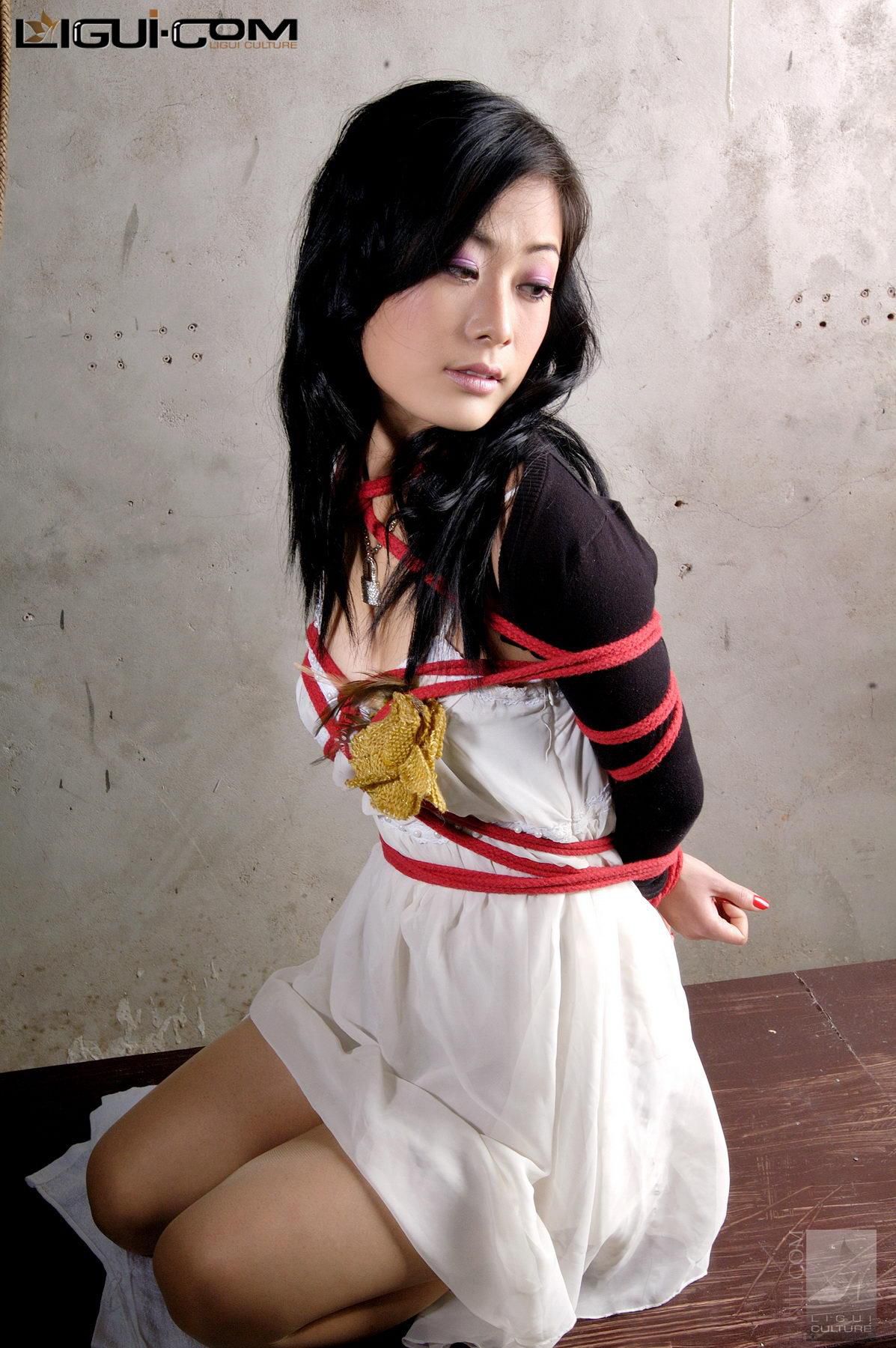 [丽柜美束LiGui] Model Saya《红绳捆绑》美腿玉足写真图片