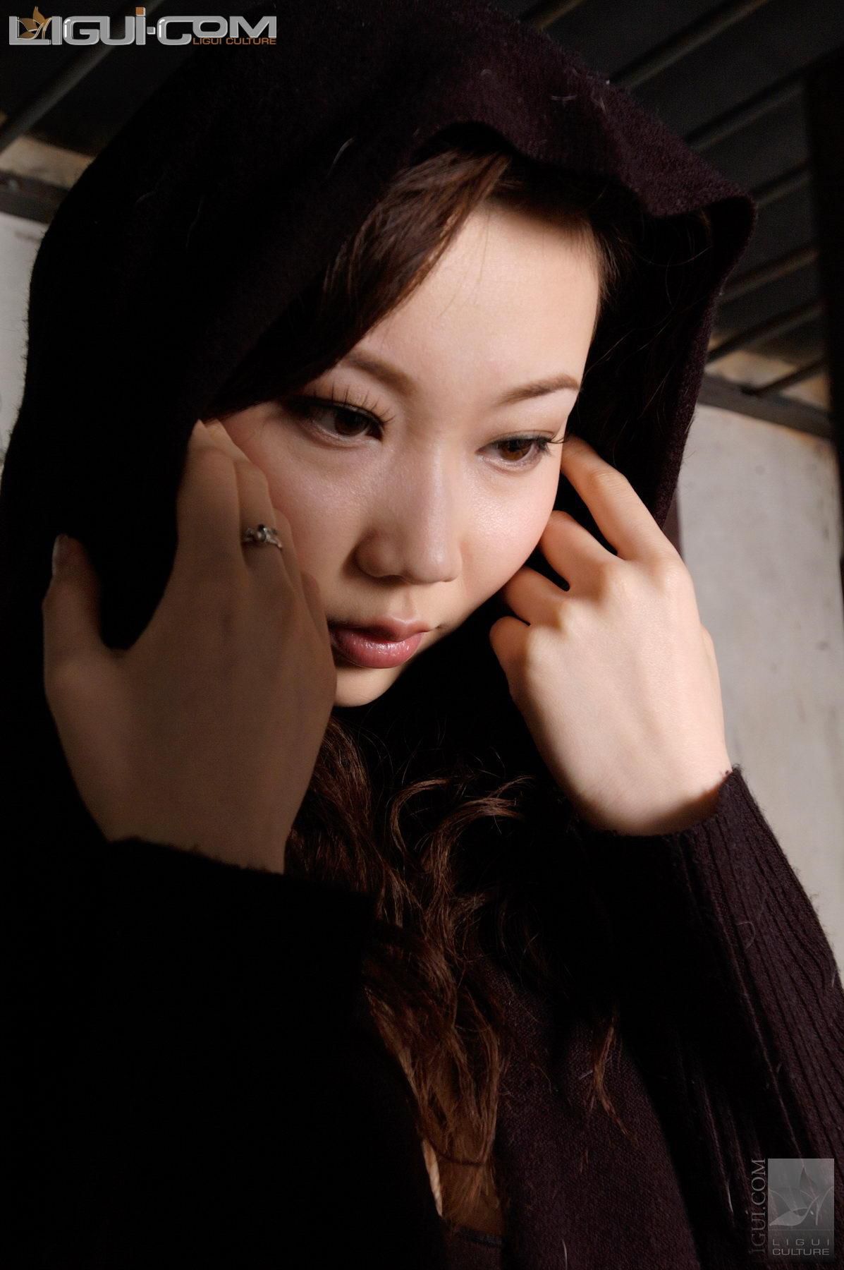 [丽柜美束LiGui] Model 露露《黑丝镣铐》丝足写真图片