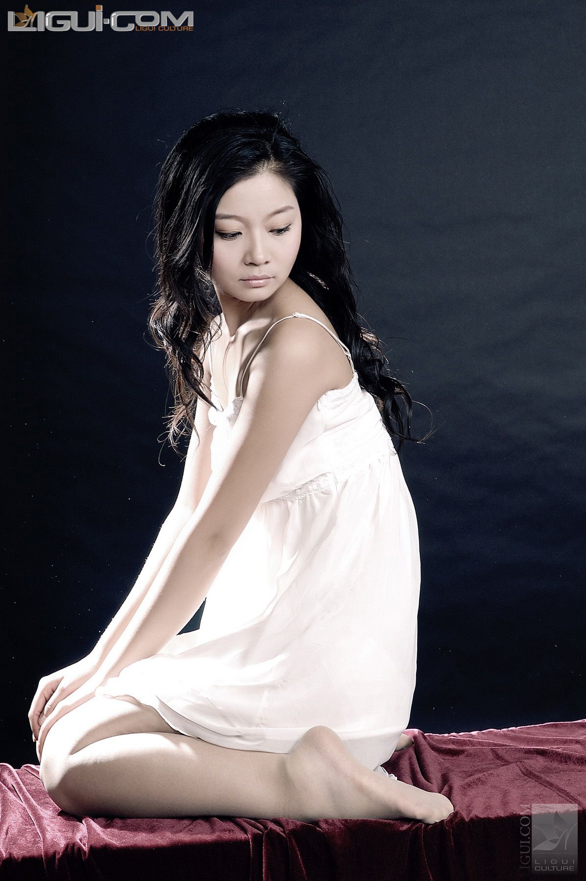 Model 倩倩《冷艳倩女》 [丽柜LiGui] 丝足写真图片
