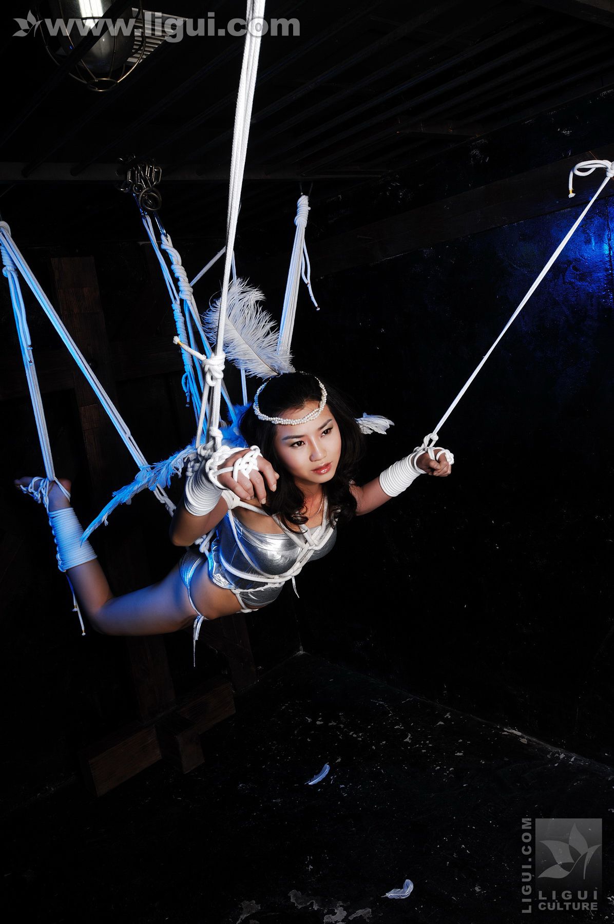 Model 由美《坠落的圣诞天使》 [丽柜美束LiGui] 丝足写真图片
