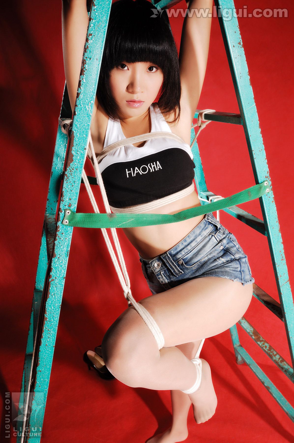 Model 伊园《快节奏围裹俏足美人》 [丽柜美束LiGui] 丝足写真图片