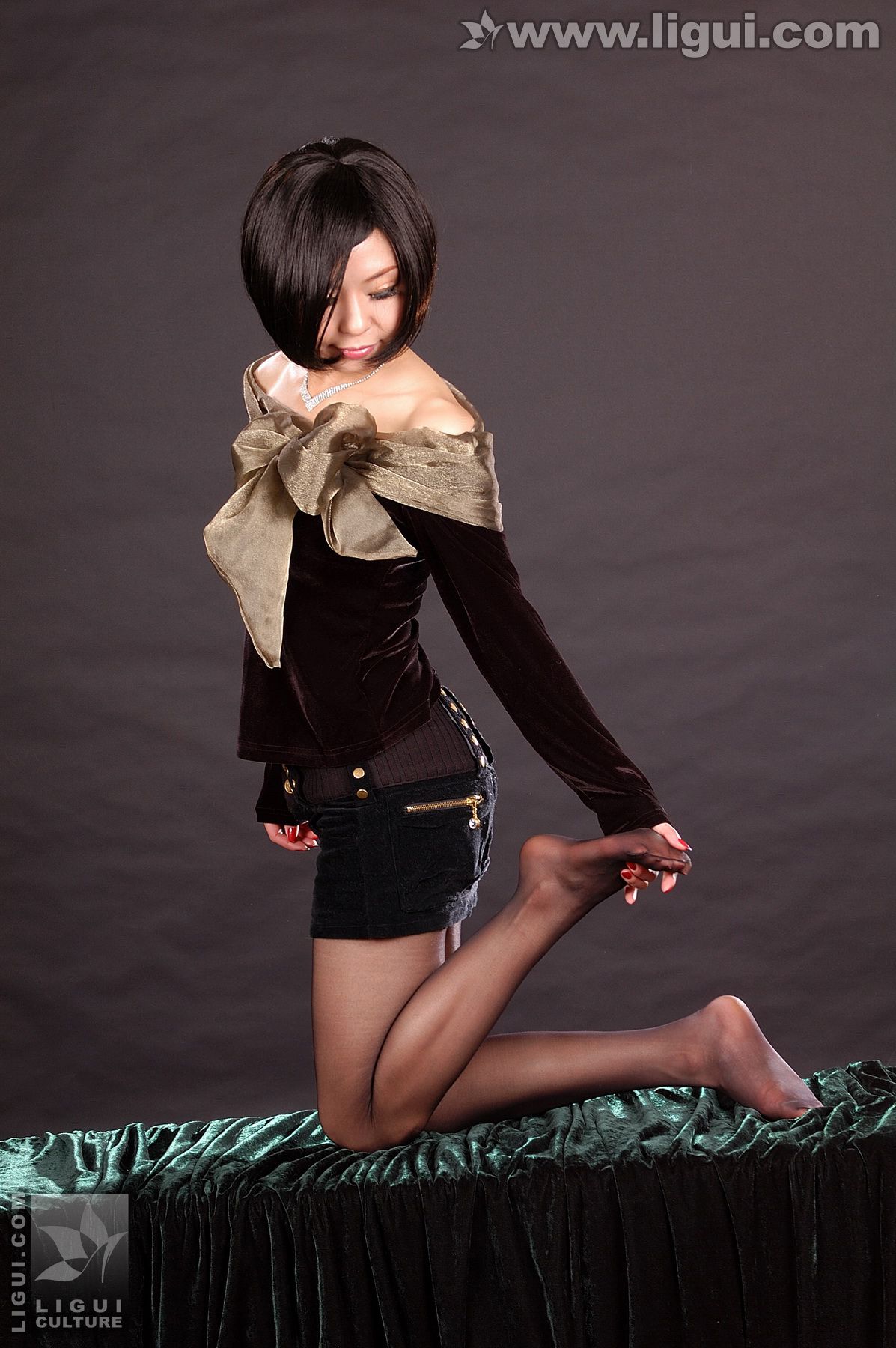 Model 冰清《黑丝熟女诱惑》 [丽柜LiGui] 丝足写真图片