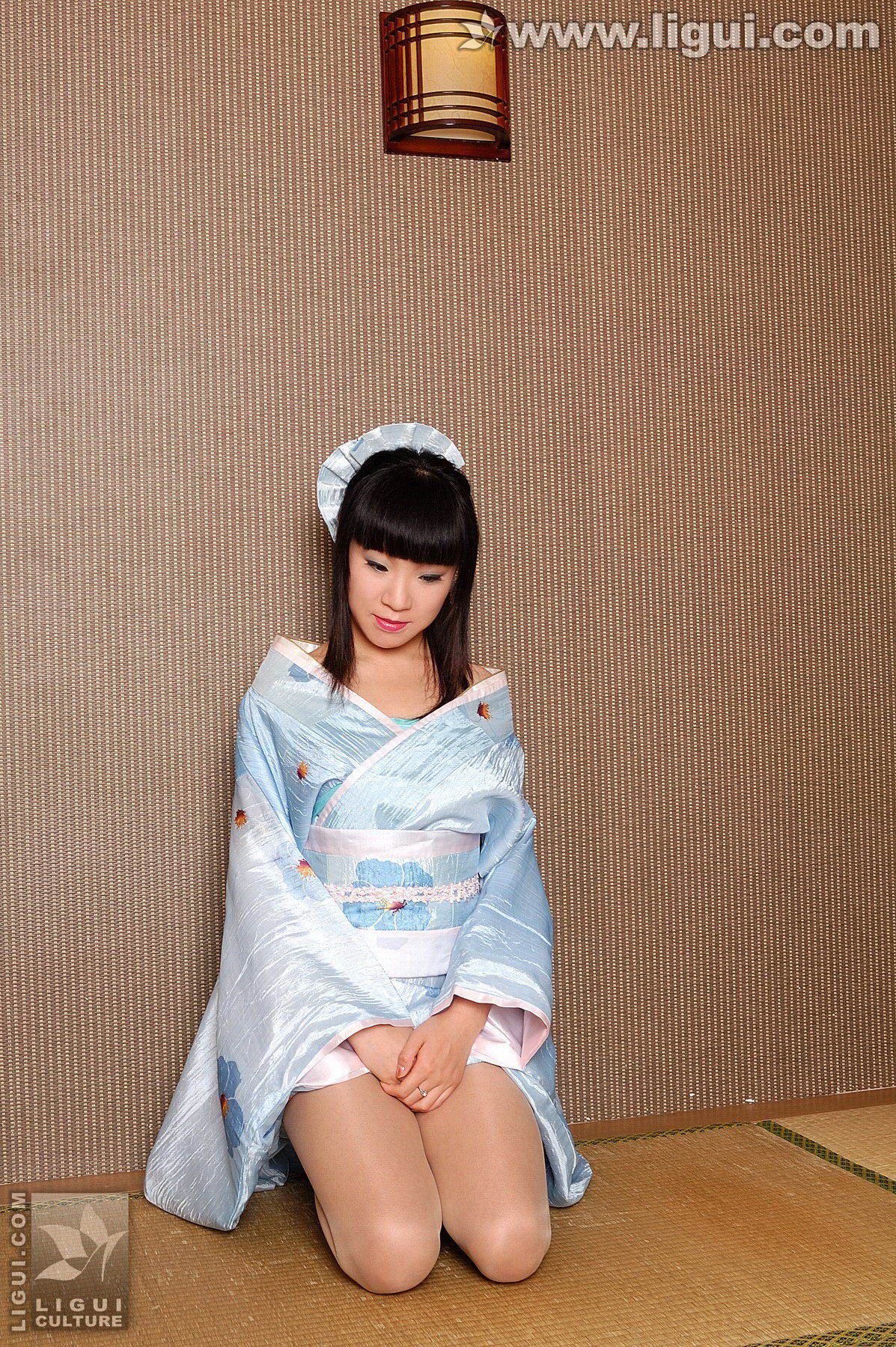 Model 伊园《日本丝袜少女与狗熊的邂逅》 [丽柜LiGui] 丝足写真图片