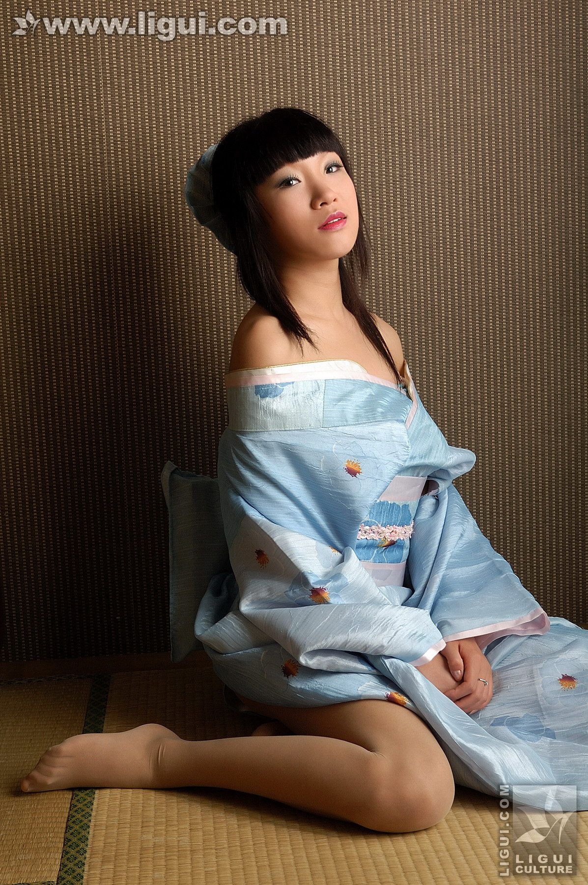Model 伊园《日本丝袜少女与狗熊的邂逅》 [丽柜LiGui] 丝足写真图片