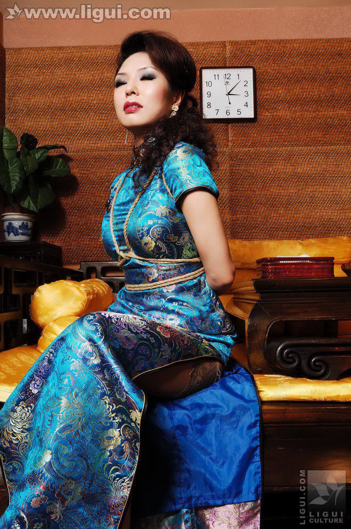 Model 冰清《东方少妇挣扎中的捆绑》 [丽柜美束LiGui] 丝足写真图片