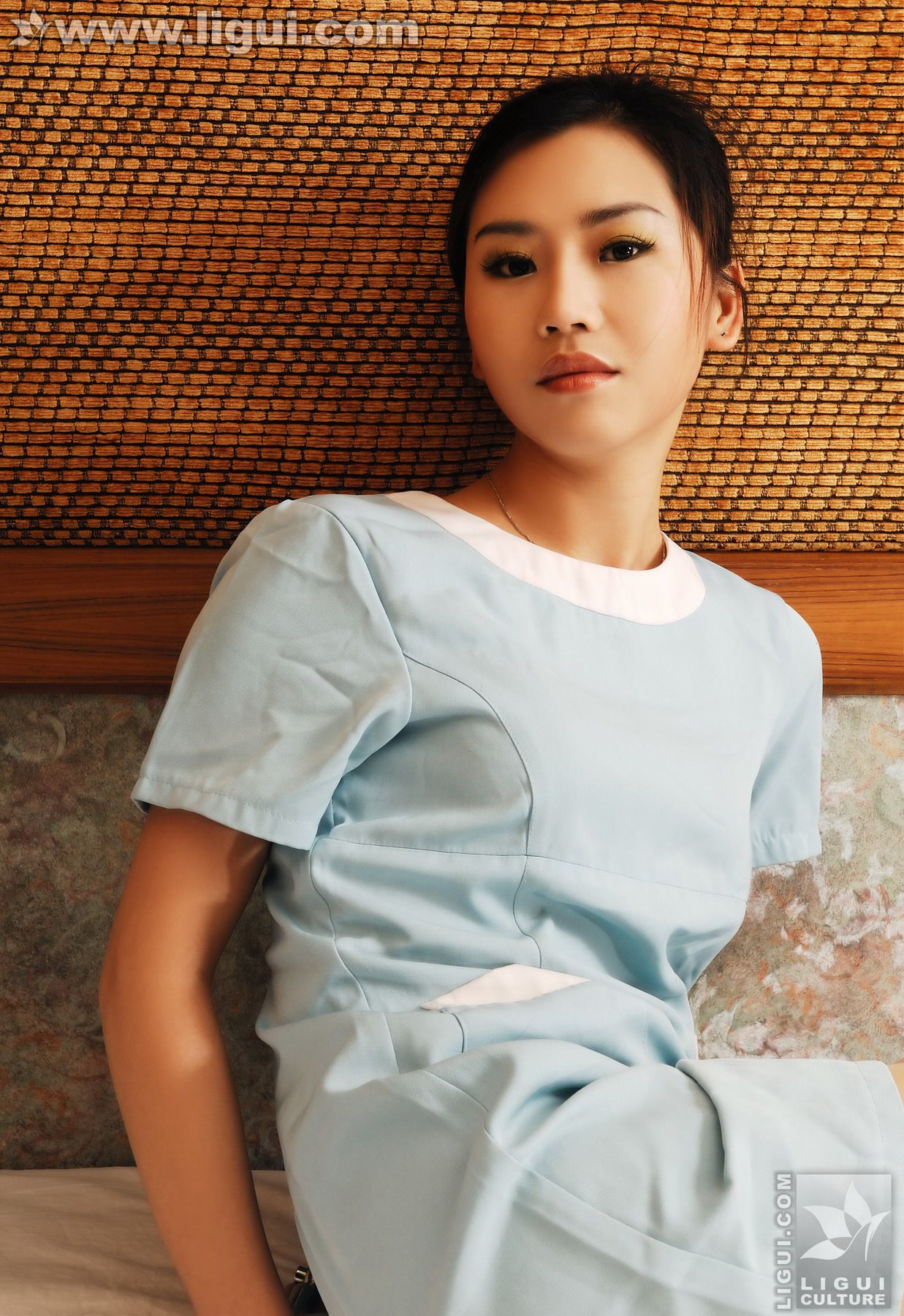 Model 尤美《含苞待放鐐銬系列》 [丽柜美束LiGui] 丝足写真图片