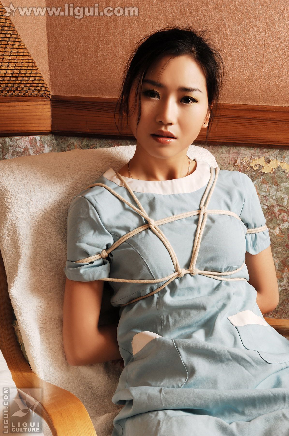 Model 尤美《含苞待放鐐銬系列》 [丽柜美束LiGui] 丝足写真图片