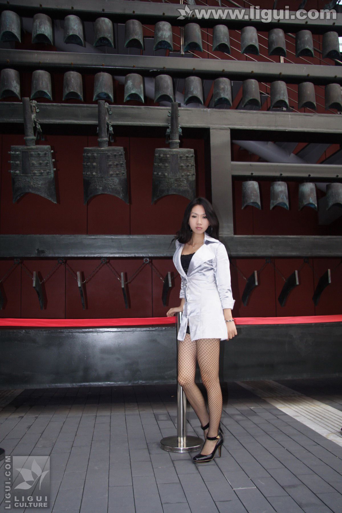 Model 海伦《奥运赛场与运动健儿比拼丝腿》 [丽柜LiGui] 美腿玉足写真图片