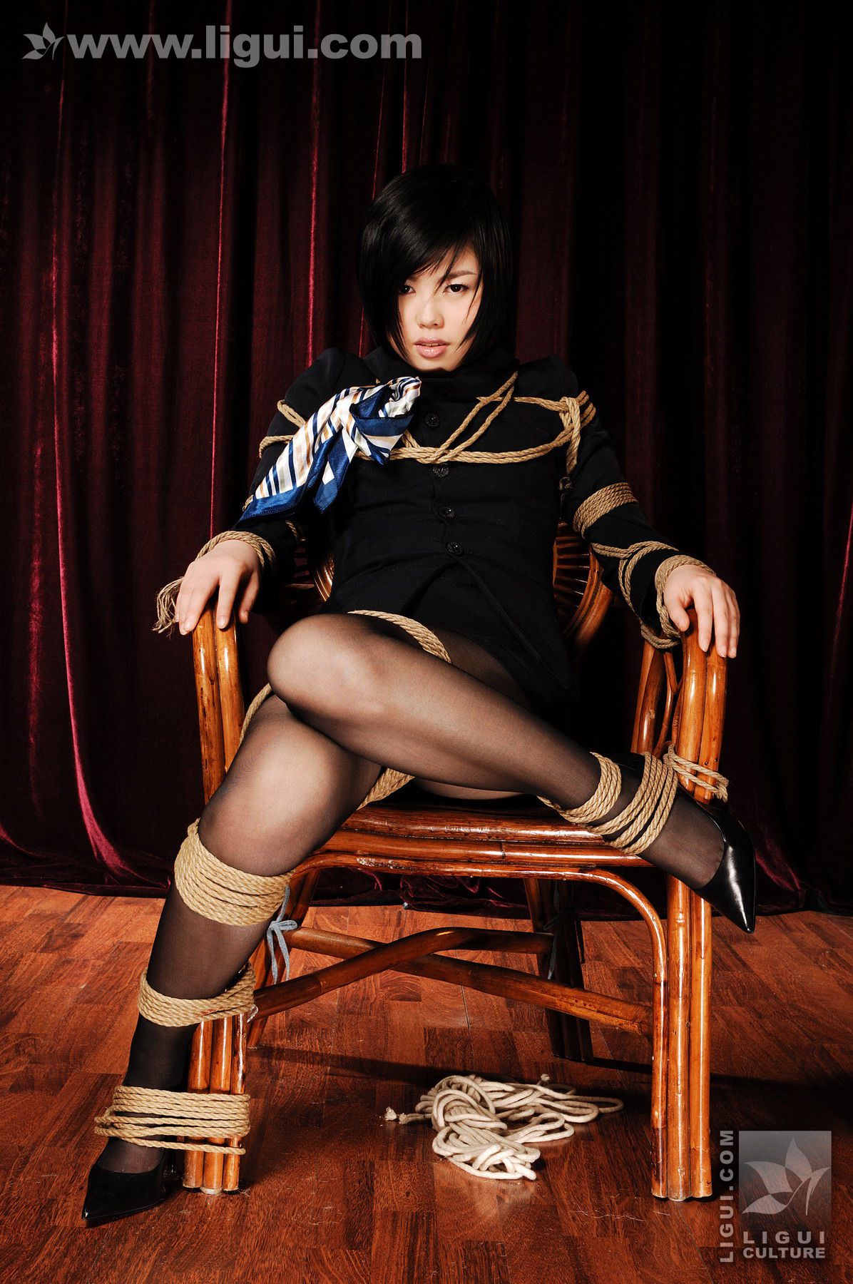 Model 幕子《环环相扣女王沦为阶下囚！》 [丽柜美束LiGui] 丝足写真图片