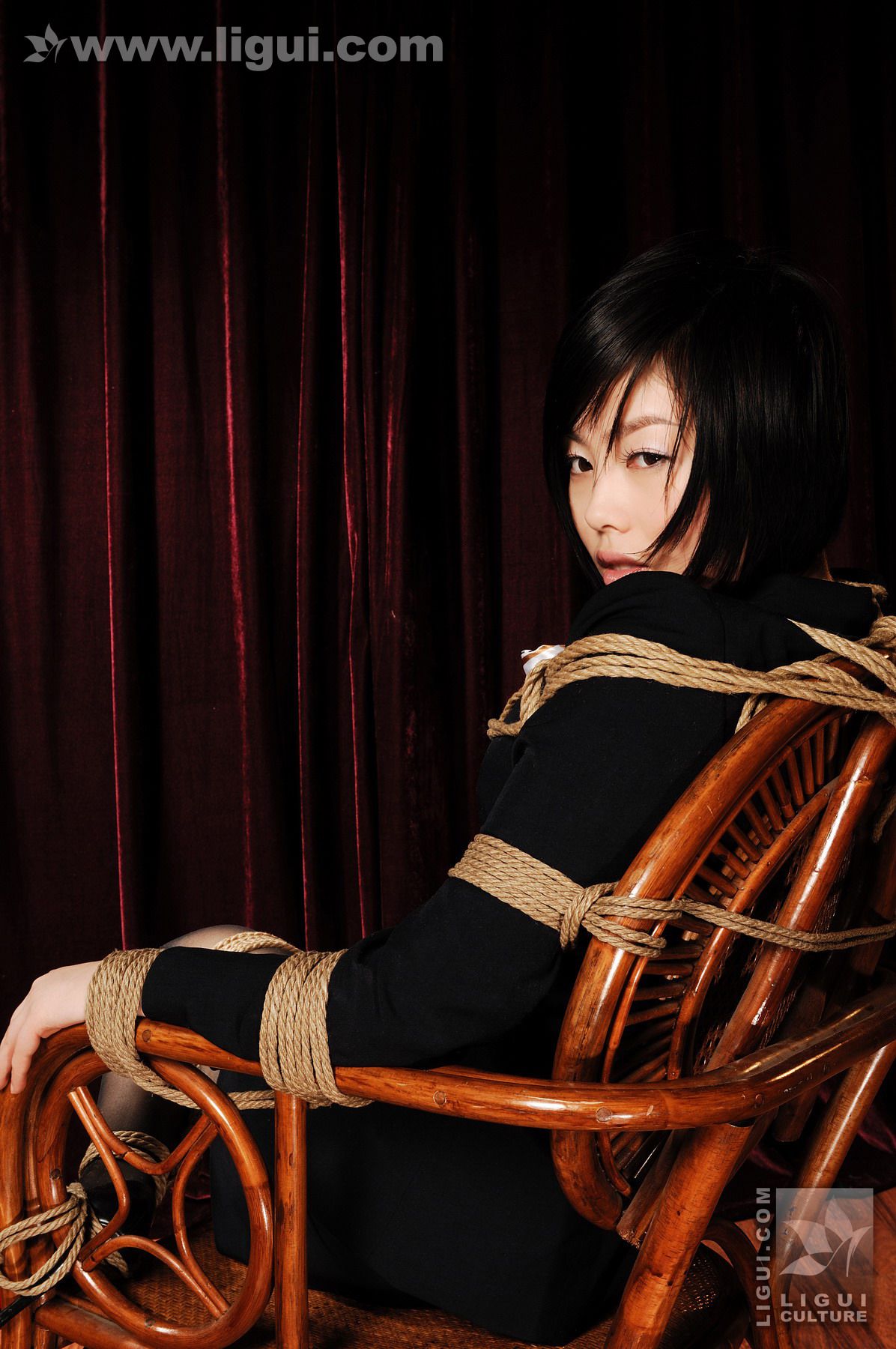Model 幕子《环环相扣女王沦为阶下囚！》 [丽柜美束LiGui] 丝足写真图片
