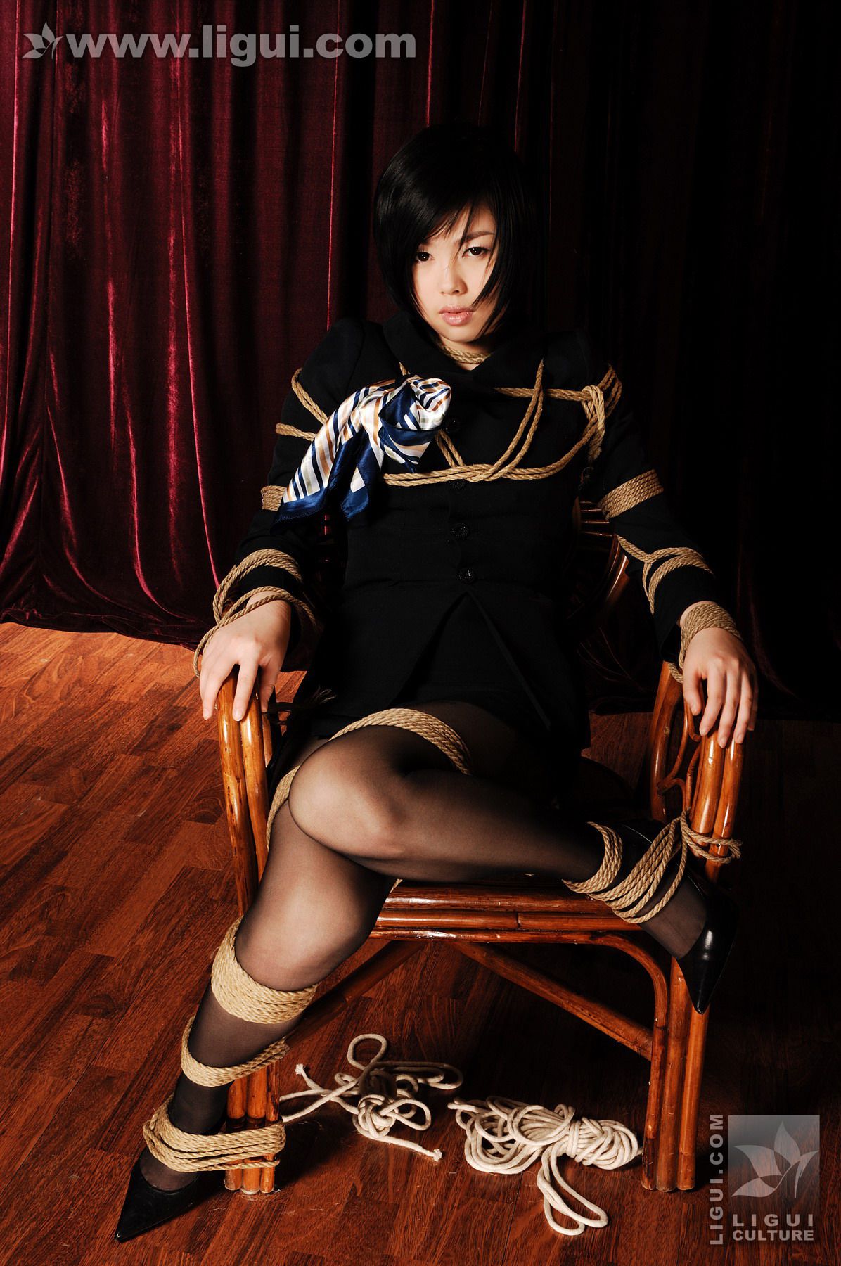 Model 幕子《环环相扣女王沦为阶下囚！》 [丽柜美束LiGui] 丝足写真图片