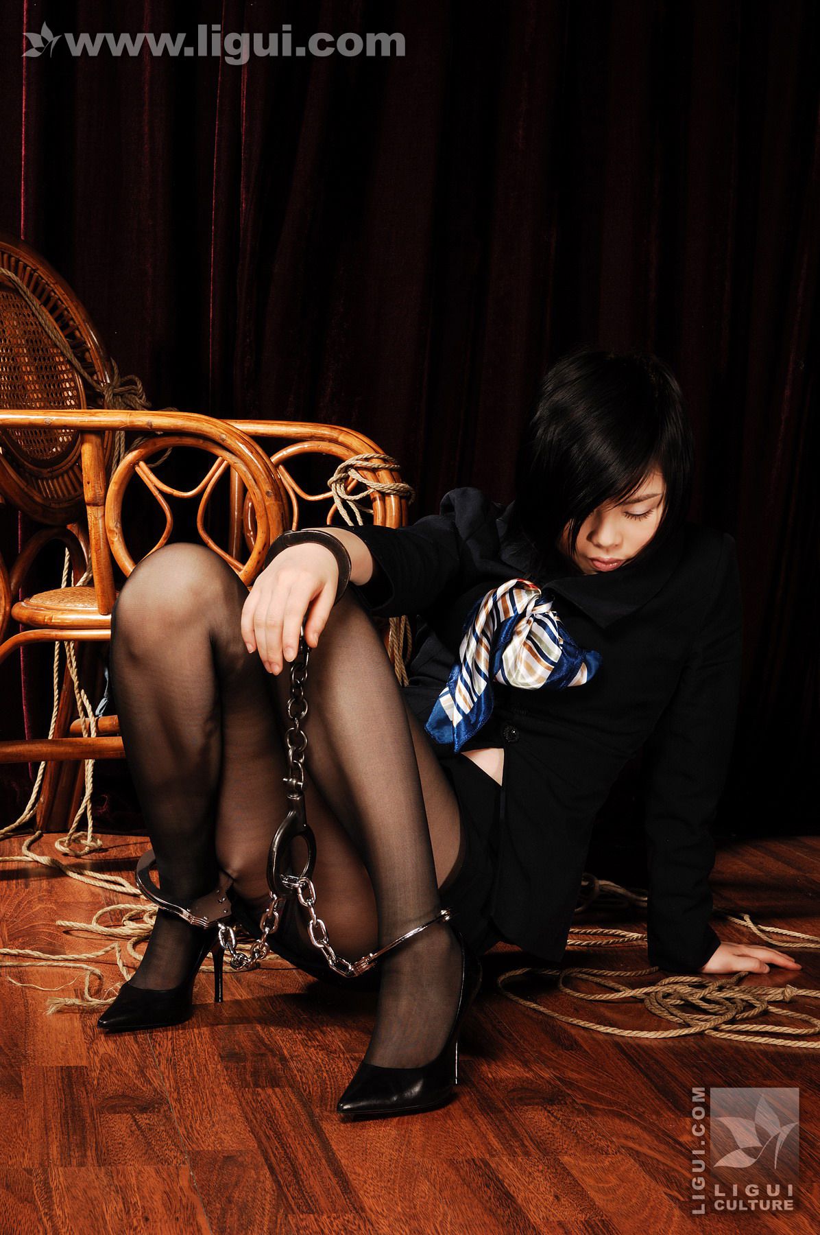 Model 幕子《环环相扣女王沦为阶下囚！》 [丽柜美束LiGui] 丝足写真图片