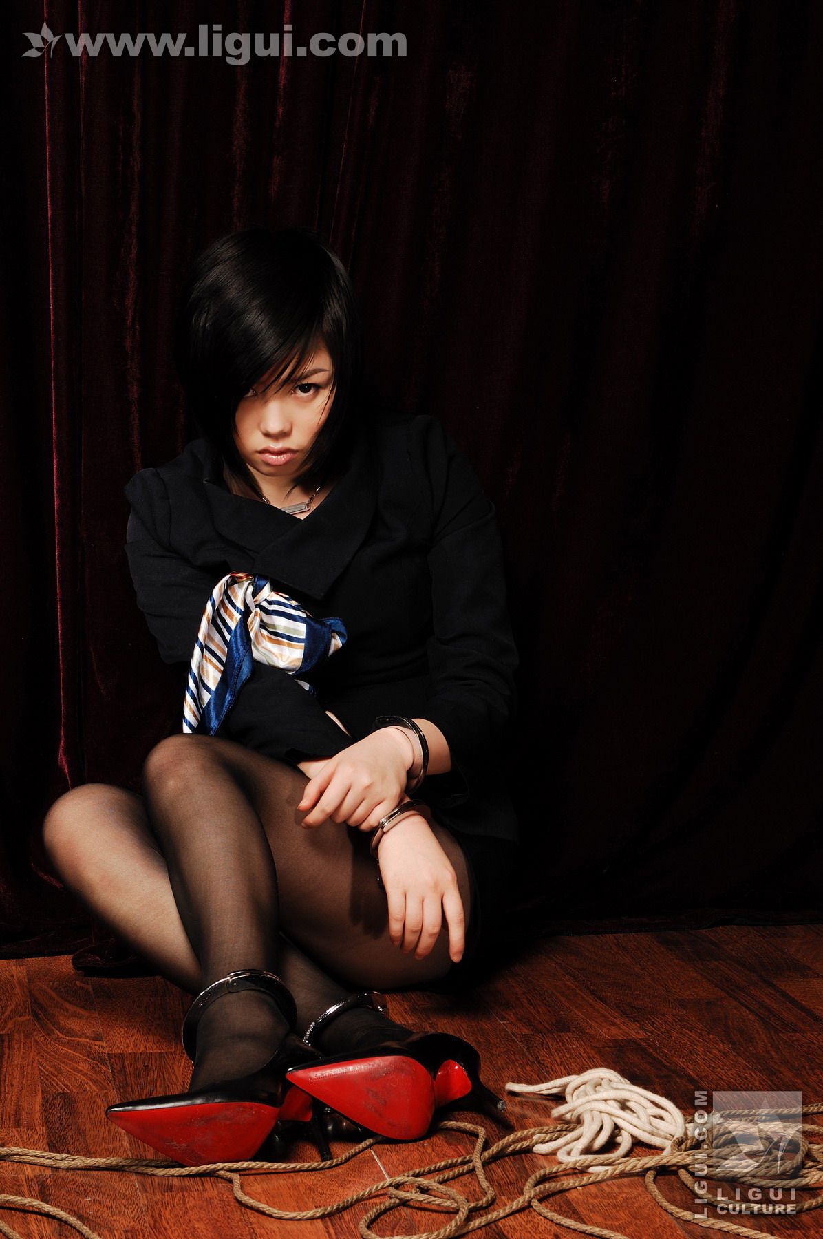Model 幕子《环环相扣女王沦为阶下囚！》 [丽柜美束LiGui] 丝足写真图片