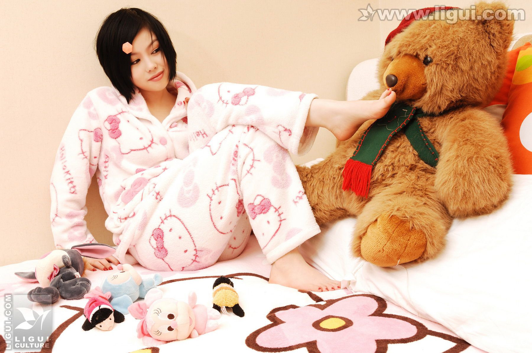 Model 幕子《可爱睡衣美足秀》 [丽柜LiGui] 丝袜美足写真图片