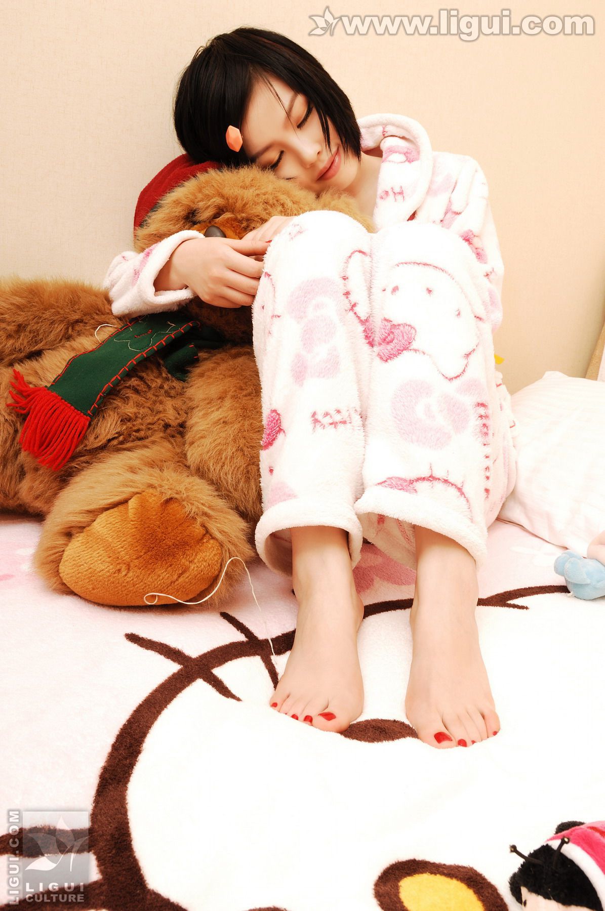 Model 幕子《可爱睡衣美足秀》 [丽柜LiGui] 丝袜美足写真图片