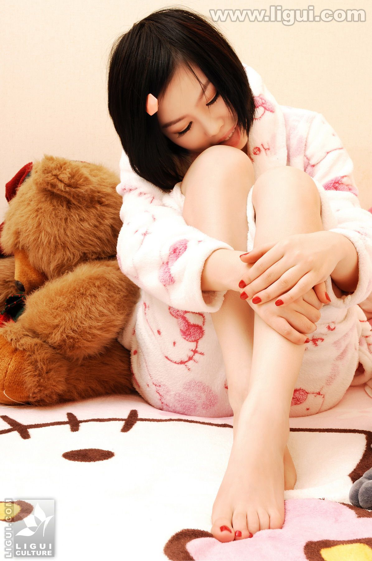Model 幕子《可爱睡衣美足秀》 [丽柜LiGui] 丝袜美足写真图片
