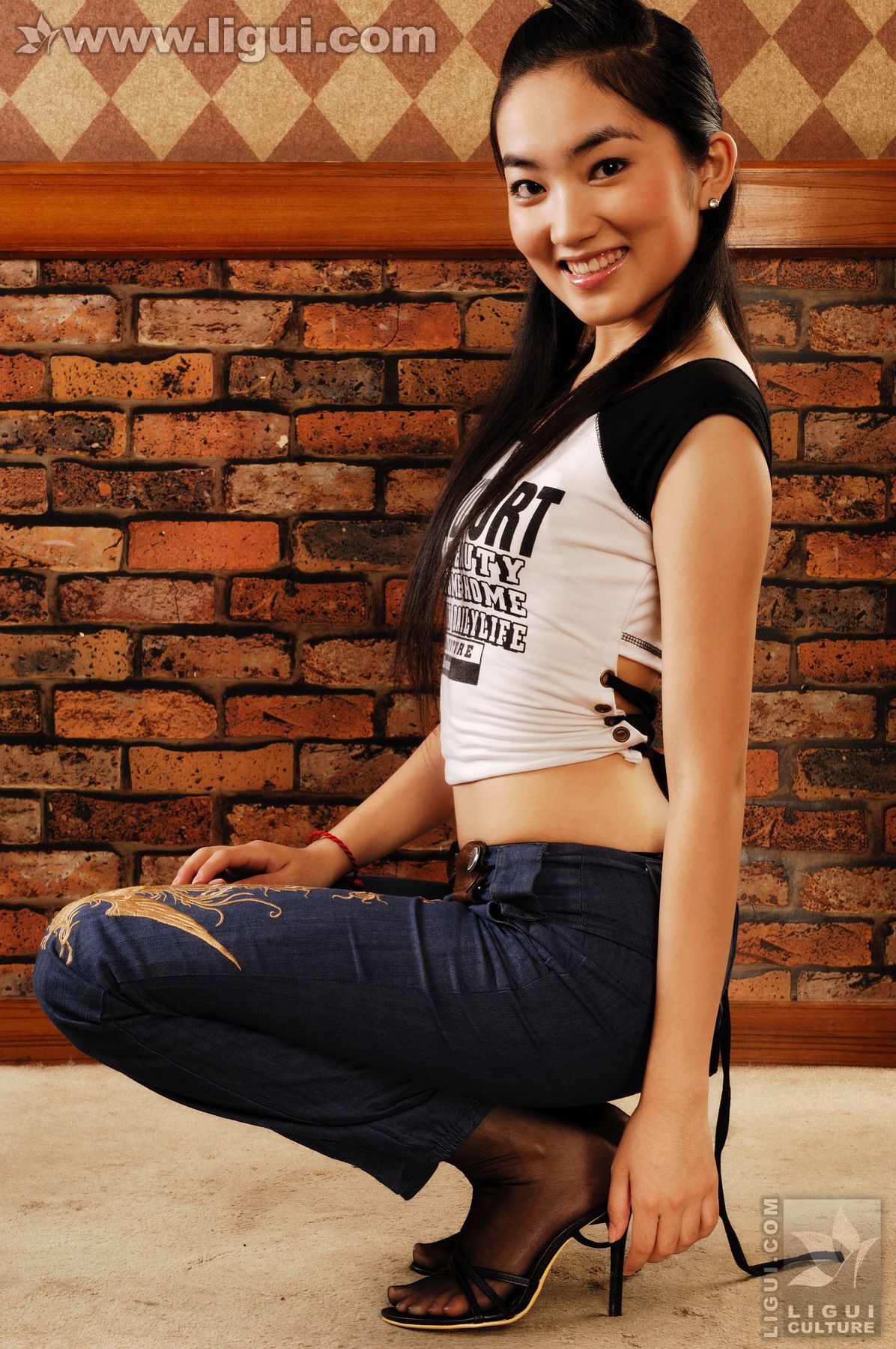 Model 王欢《北影新生炫耀婀娜体态》 [丽柜LiGui] 美腿丝足写真图片