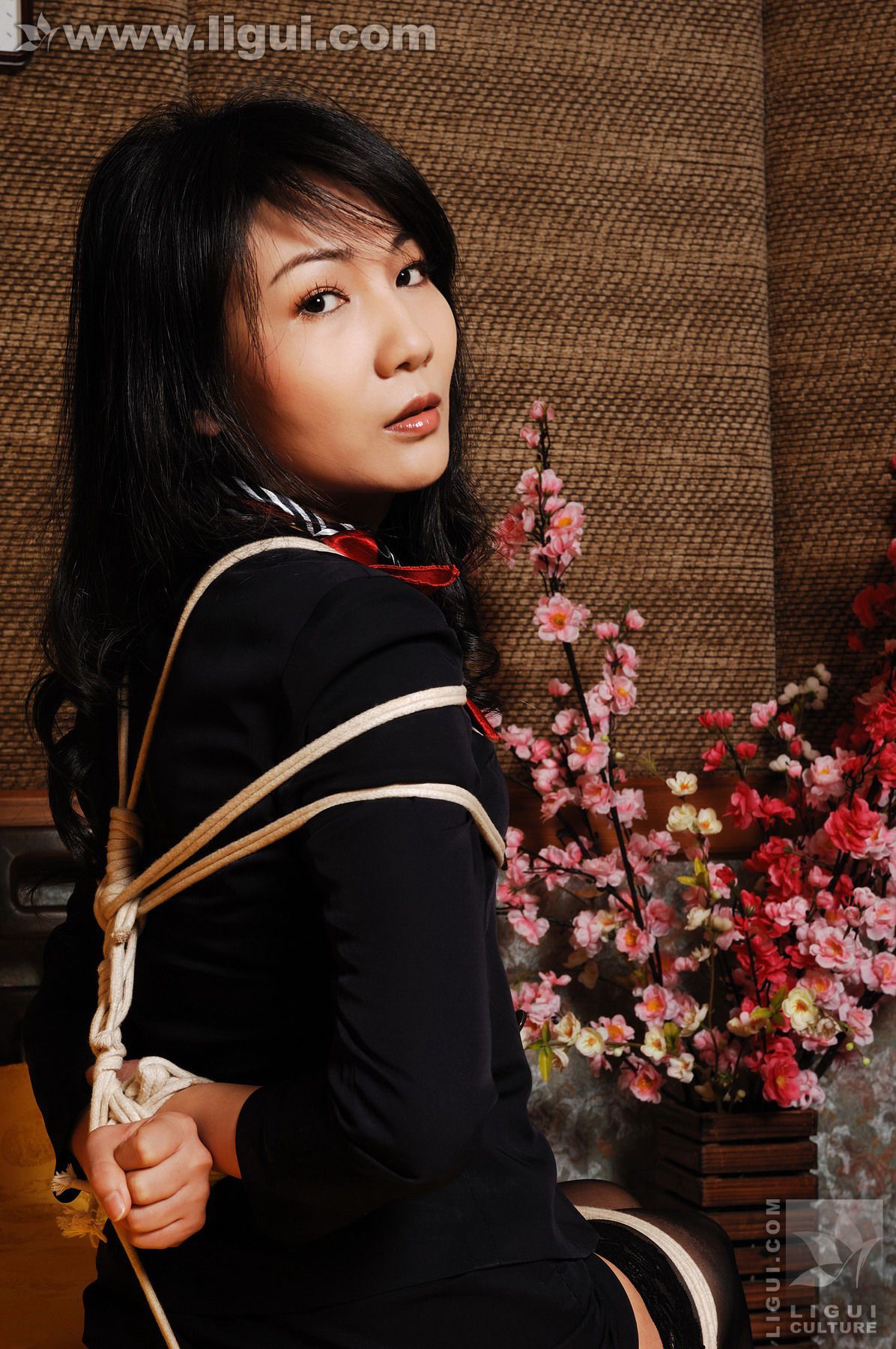 Model LISA《成熟大学教导处主任也玩美束》 [丽柜美束LiGui] 丝足写真图片