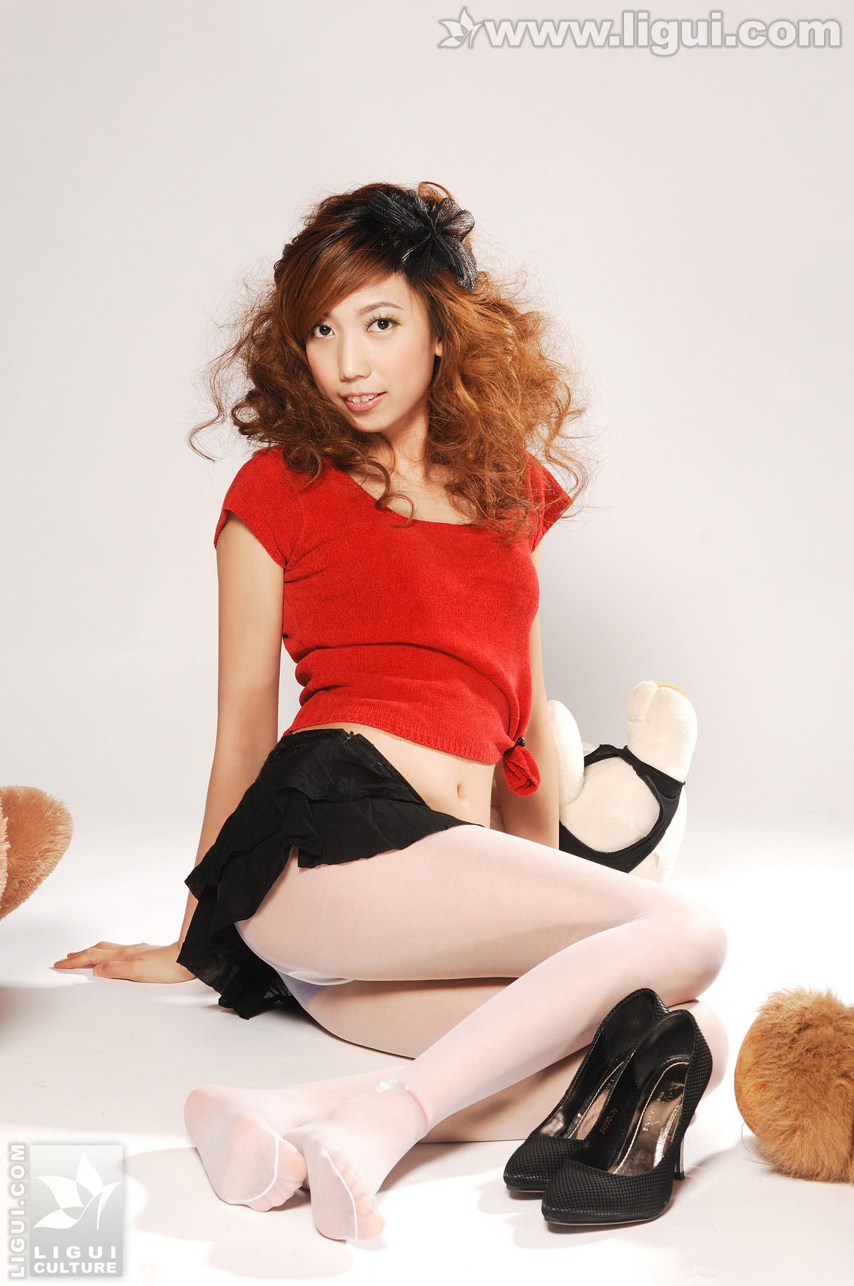 Model 梦娜《性感学生诱惑白丝》 [丽柜LiGui] 丝袜美足写真图片